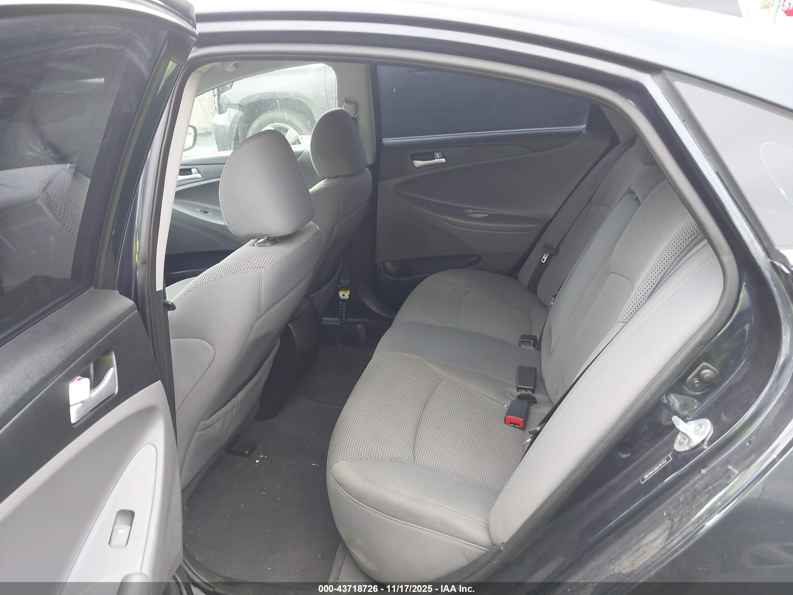 HYUNDAI SONATA image 8
