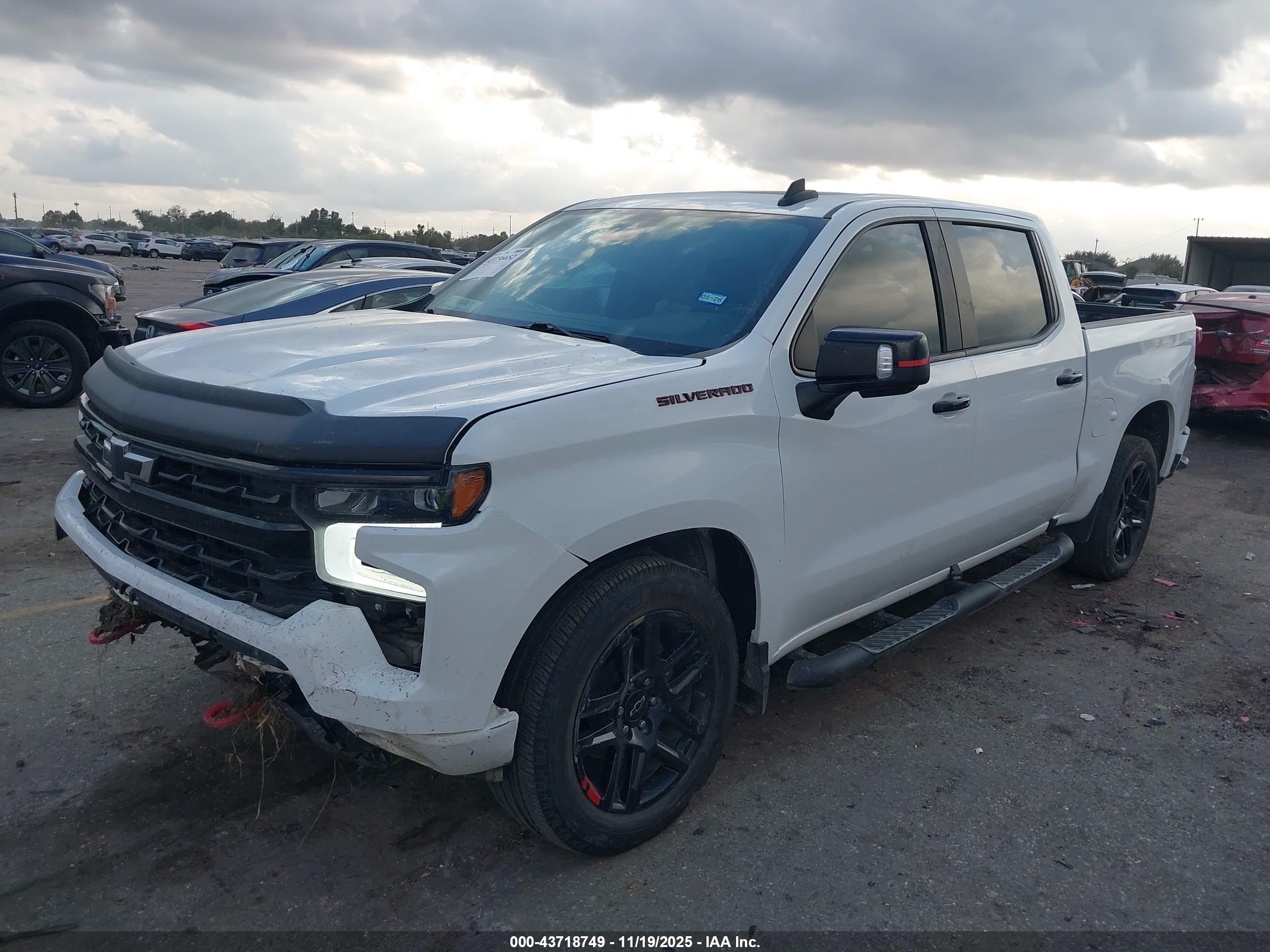 CHEVROLET SILVERADO image 6