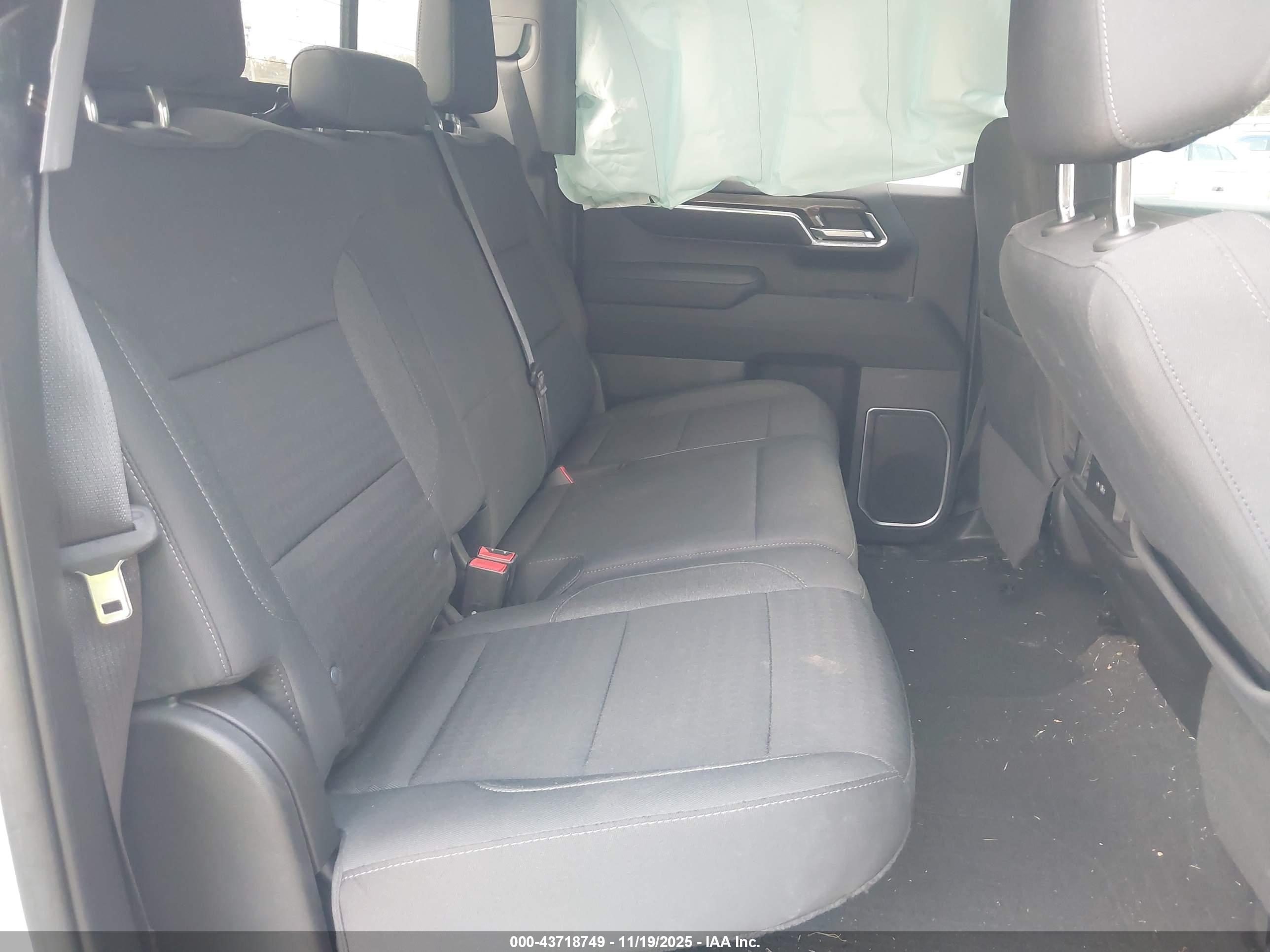 CHEVROLET SILVERADO image 8