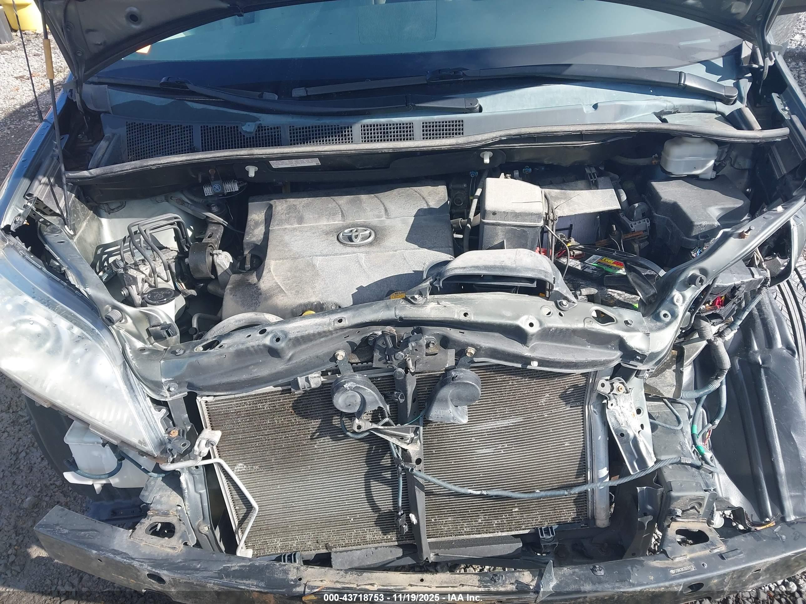 TOYOTA SIENNA image 10