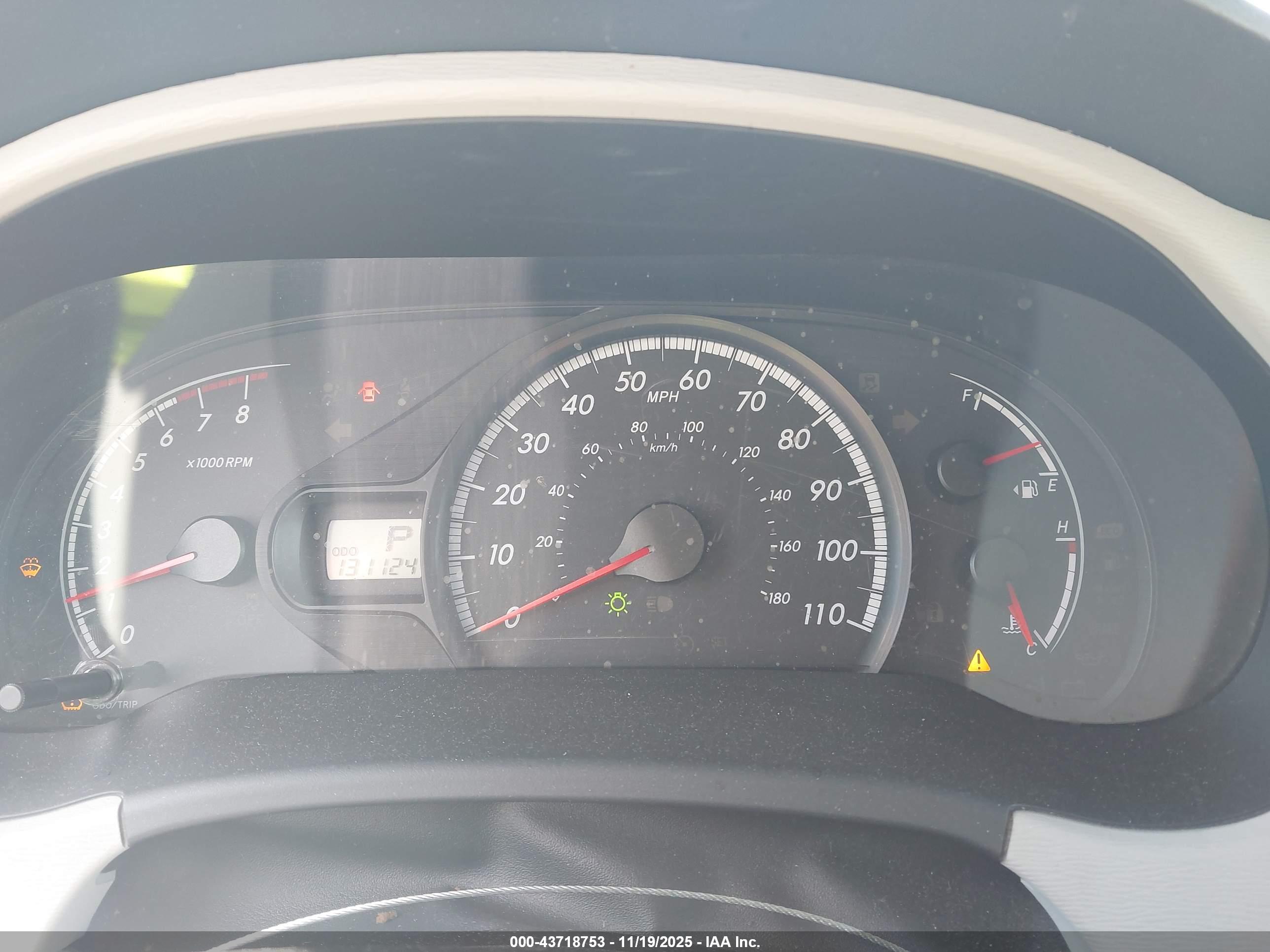 TOYOTA SIENNA image 7