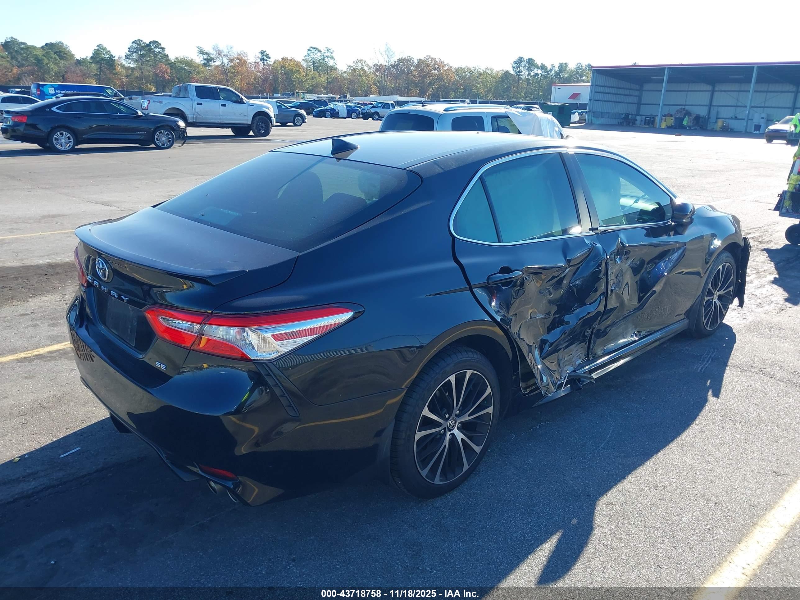 TOYOTA CAMRY image 4