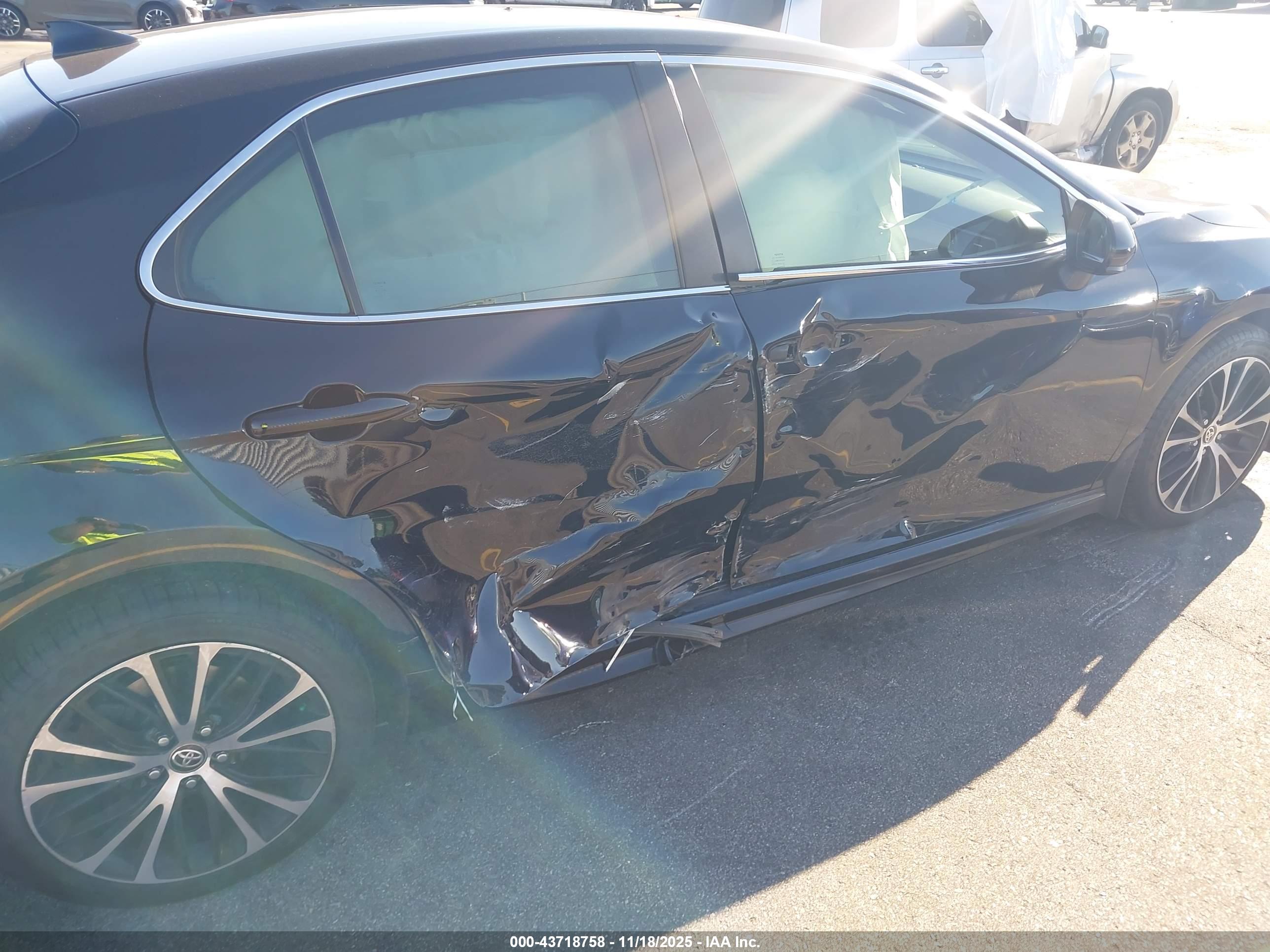 TOYOTA CAMRY image 6