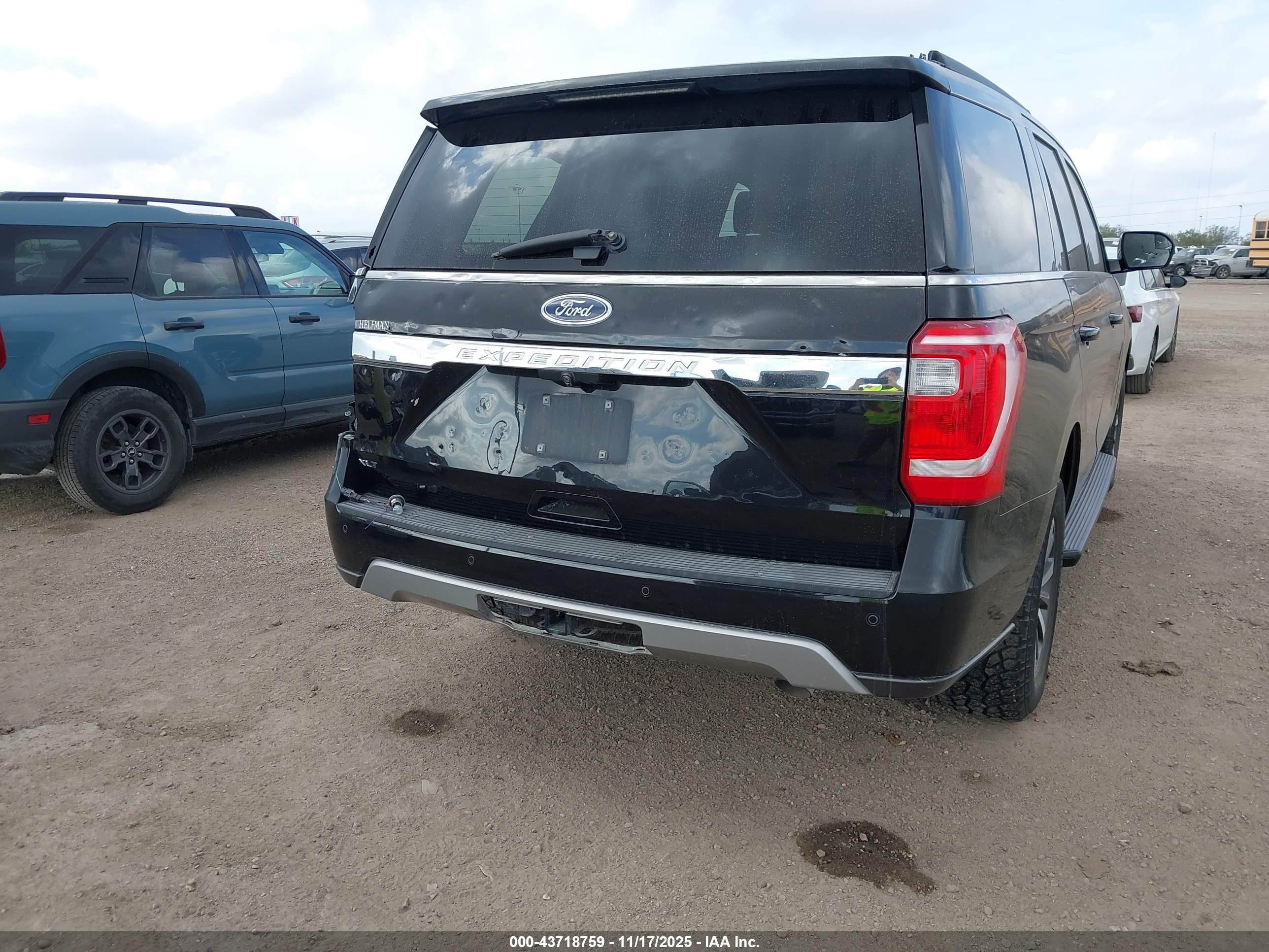FORD EXPEDITION image 4