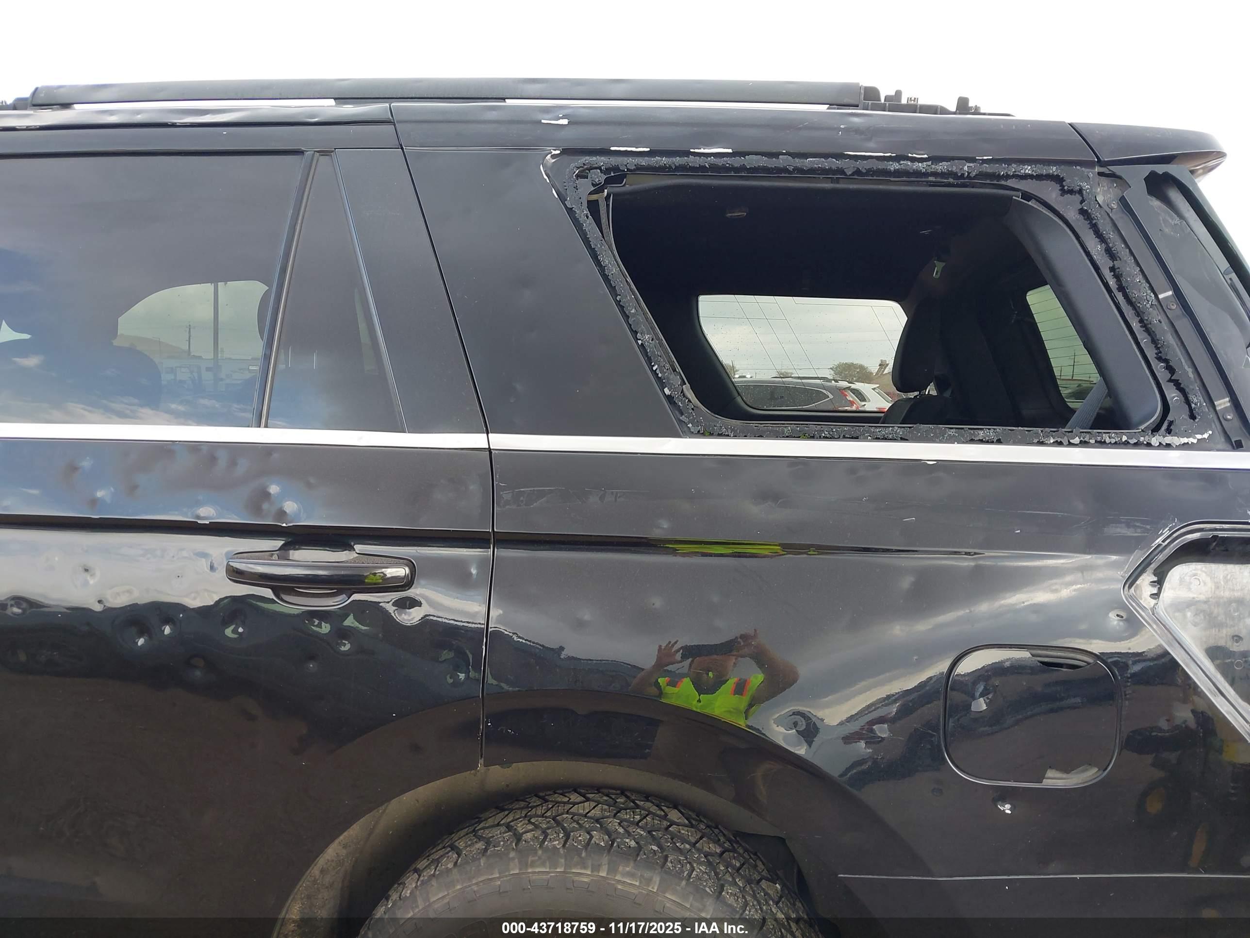 FORD EXPEDITION image 6