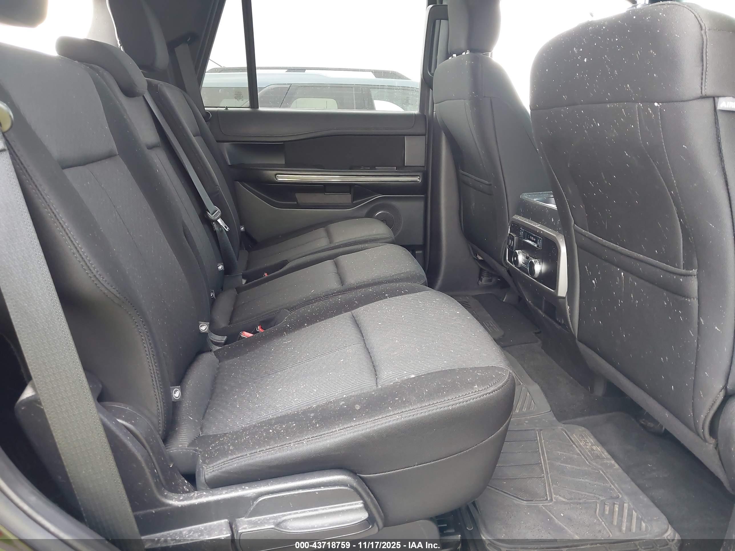 FORD EXPEDITION image 8
