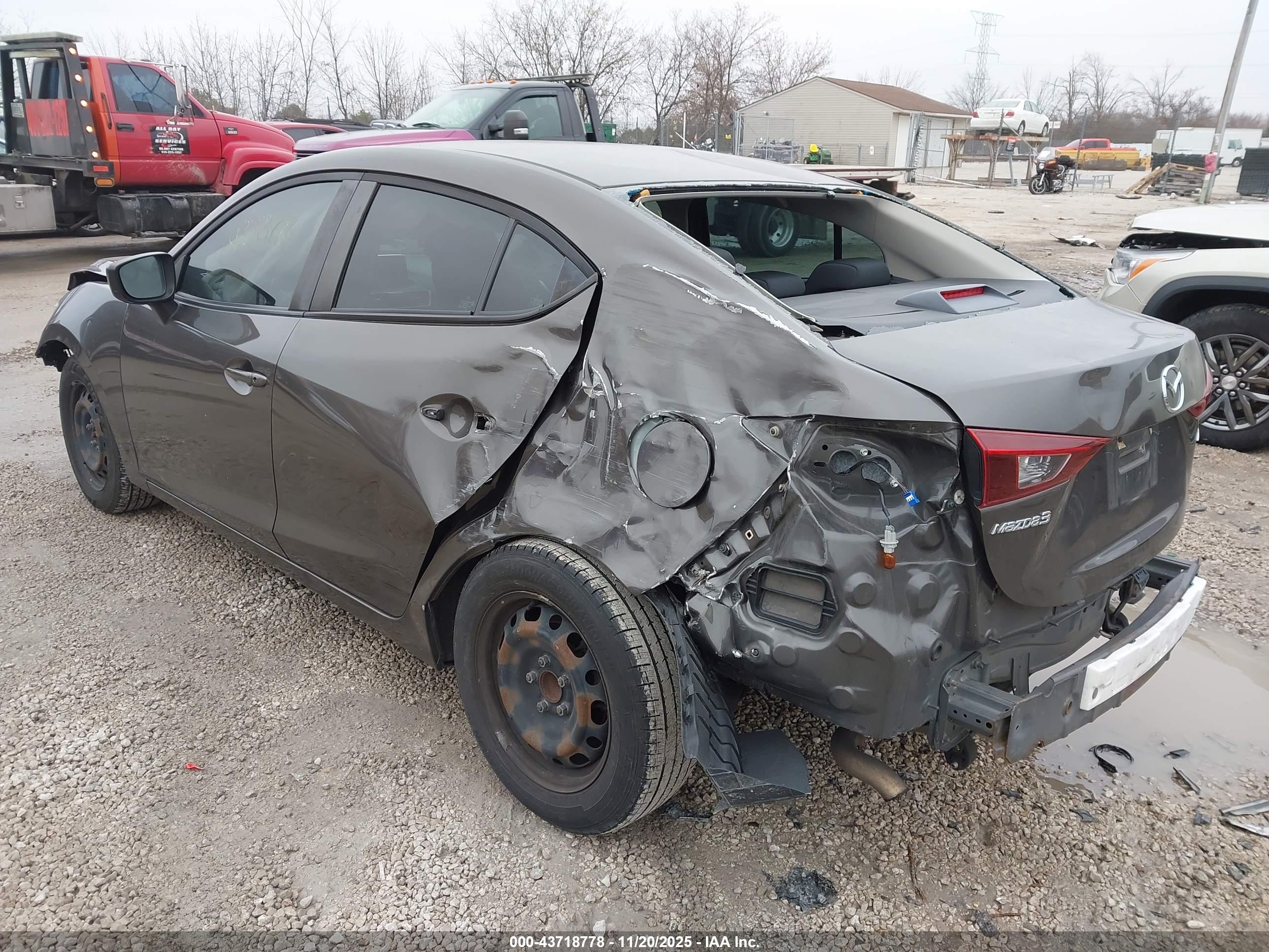 MAZDA MAZDA3 image 3