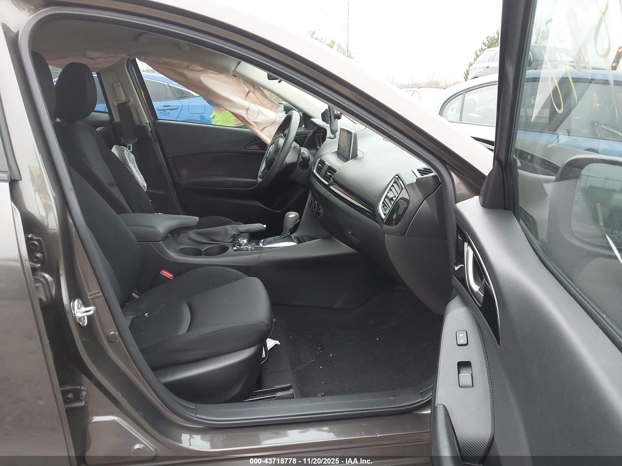 MAZDA MAZDA3 image 5