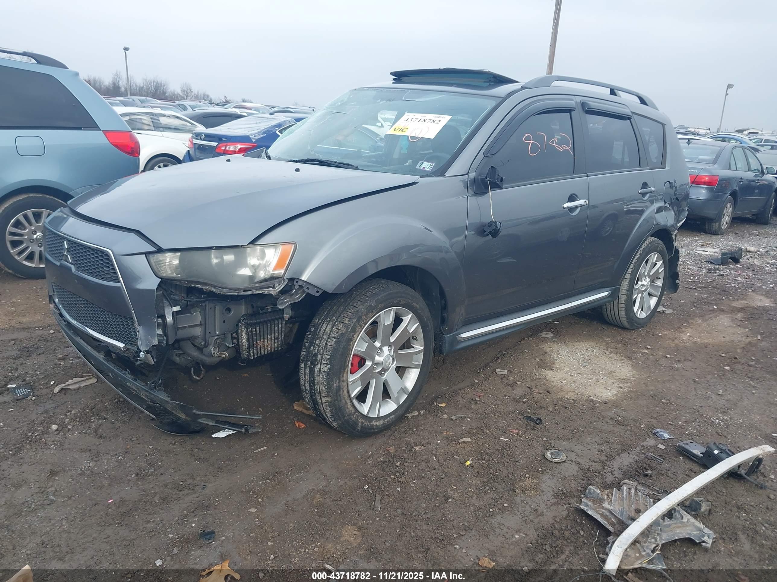 MITSUBISHI OUTLANDER image 2