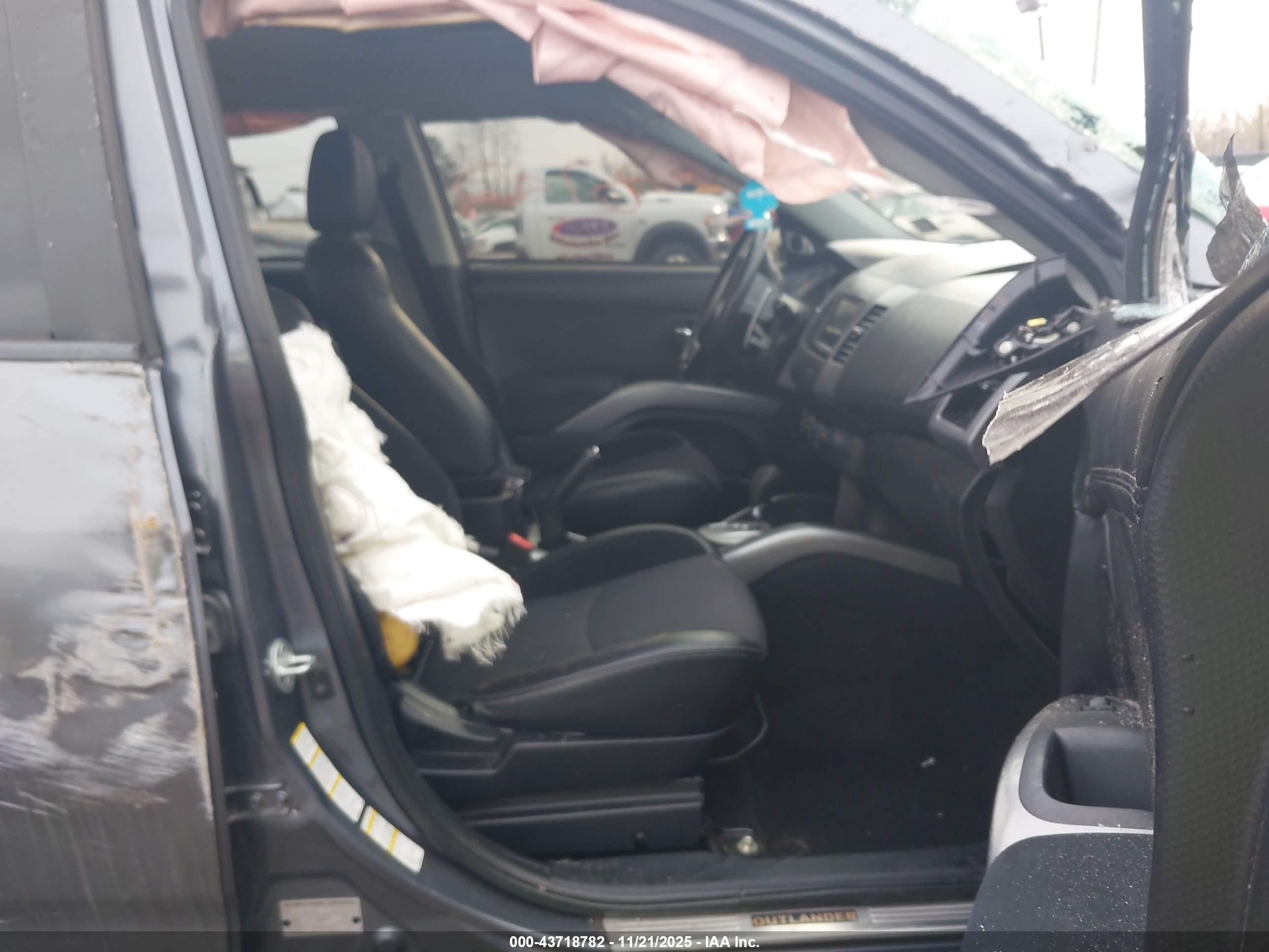 MITSUBISHI OUTLANDER image 5
