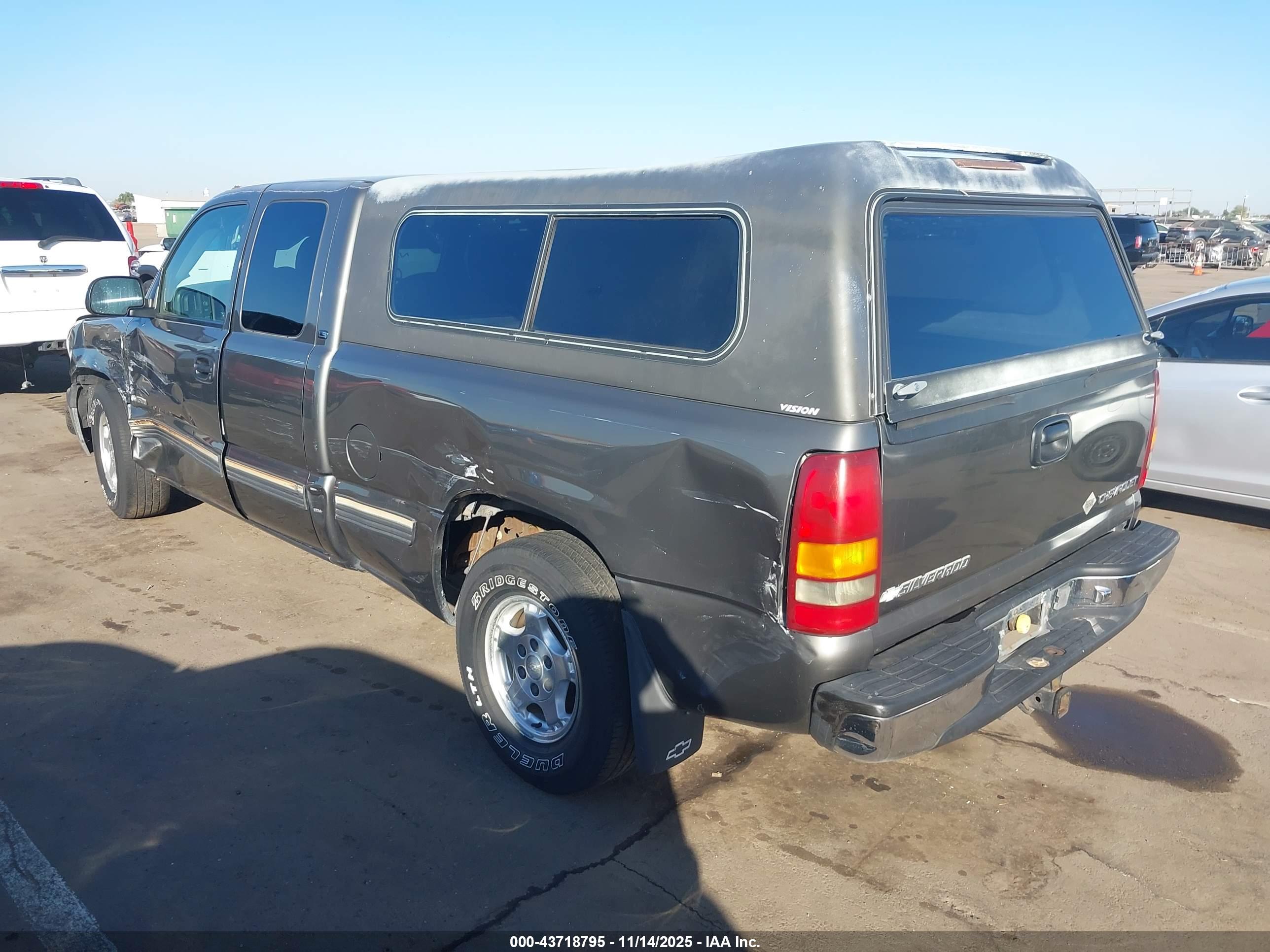 CHEVROLET SILVERADO image 3