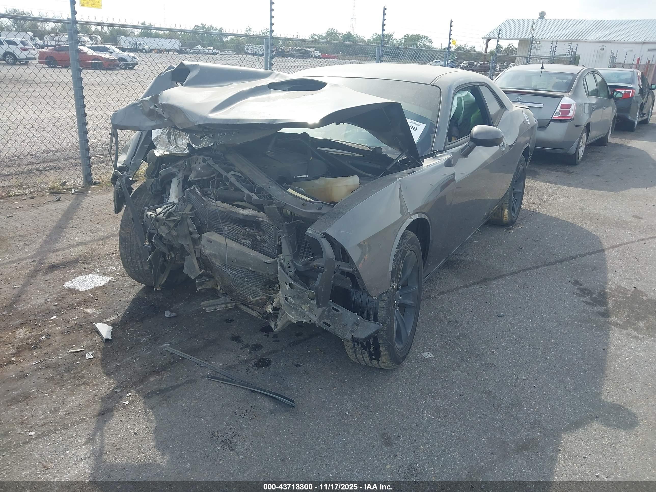 DODGE CHALLENGER image 2