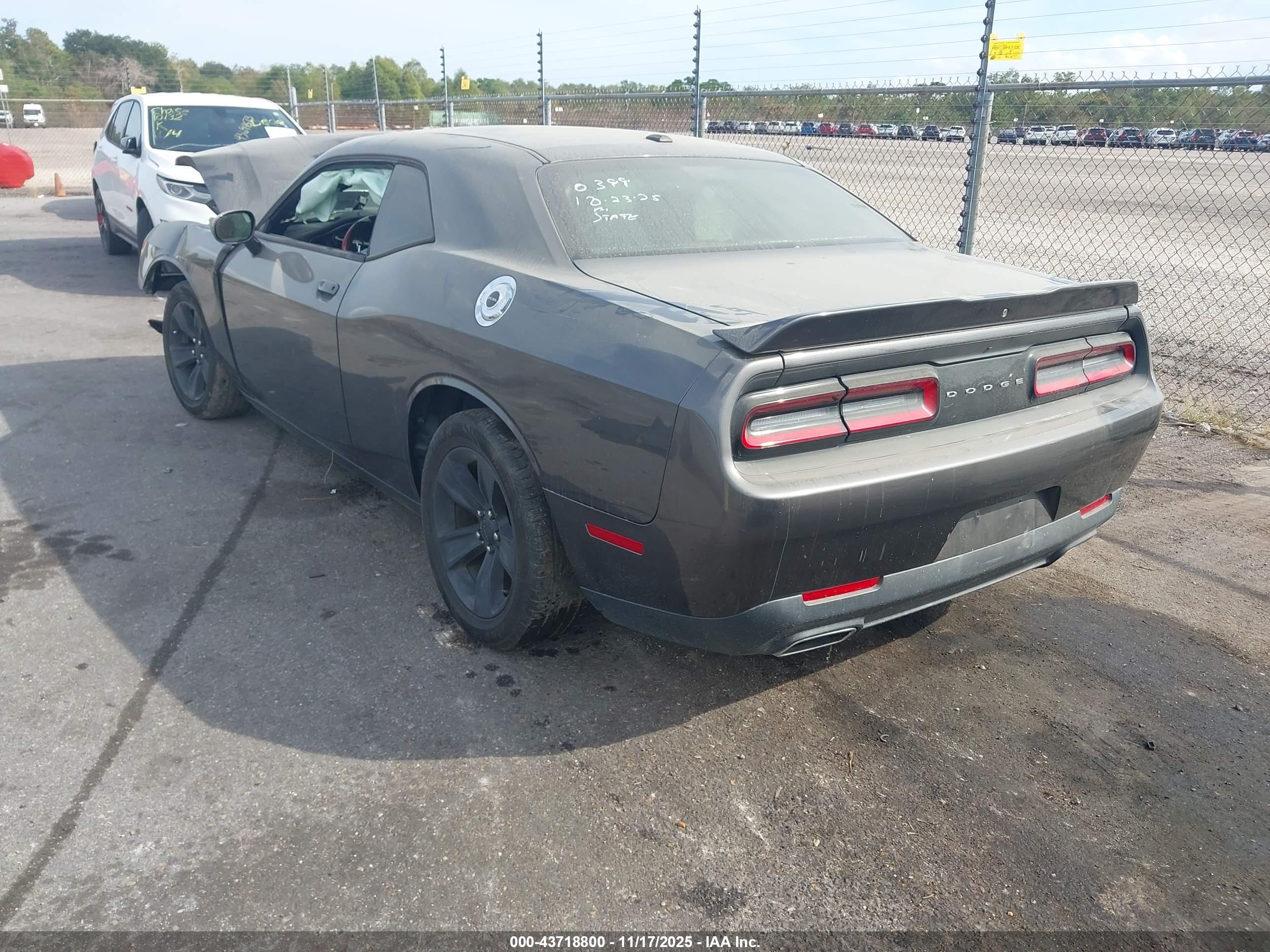 DODGE CHALLENGER image 3
