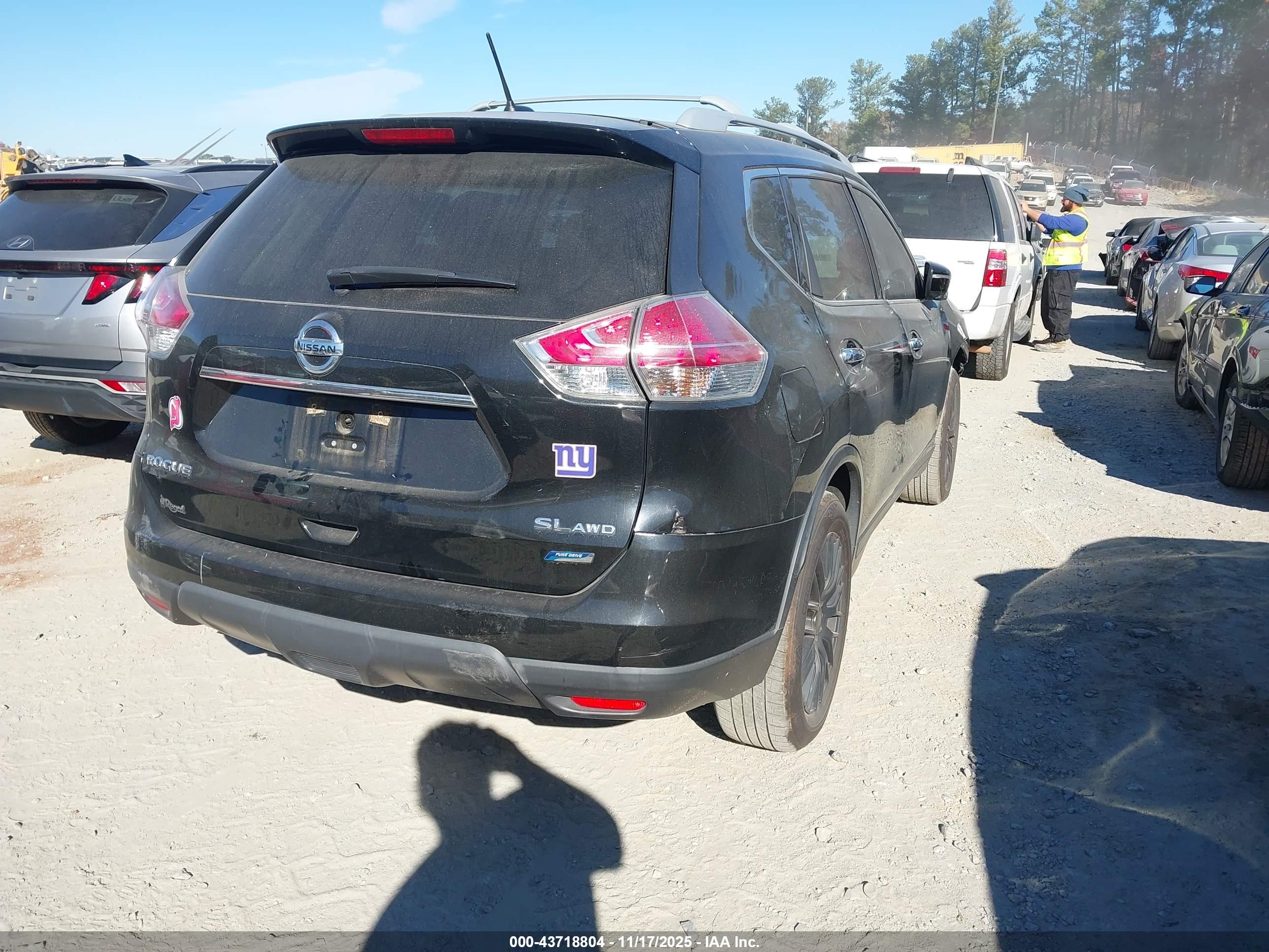 NISSAN ROGUE image 4