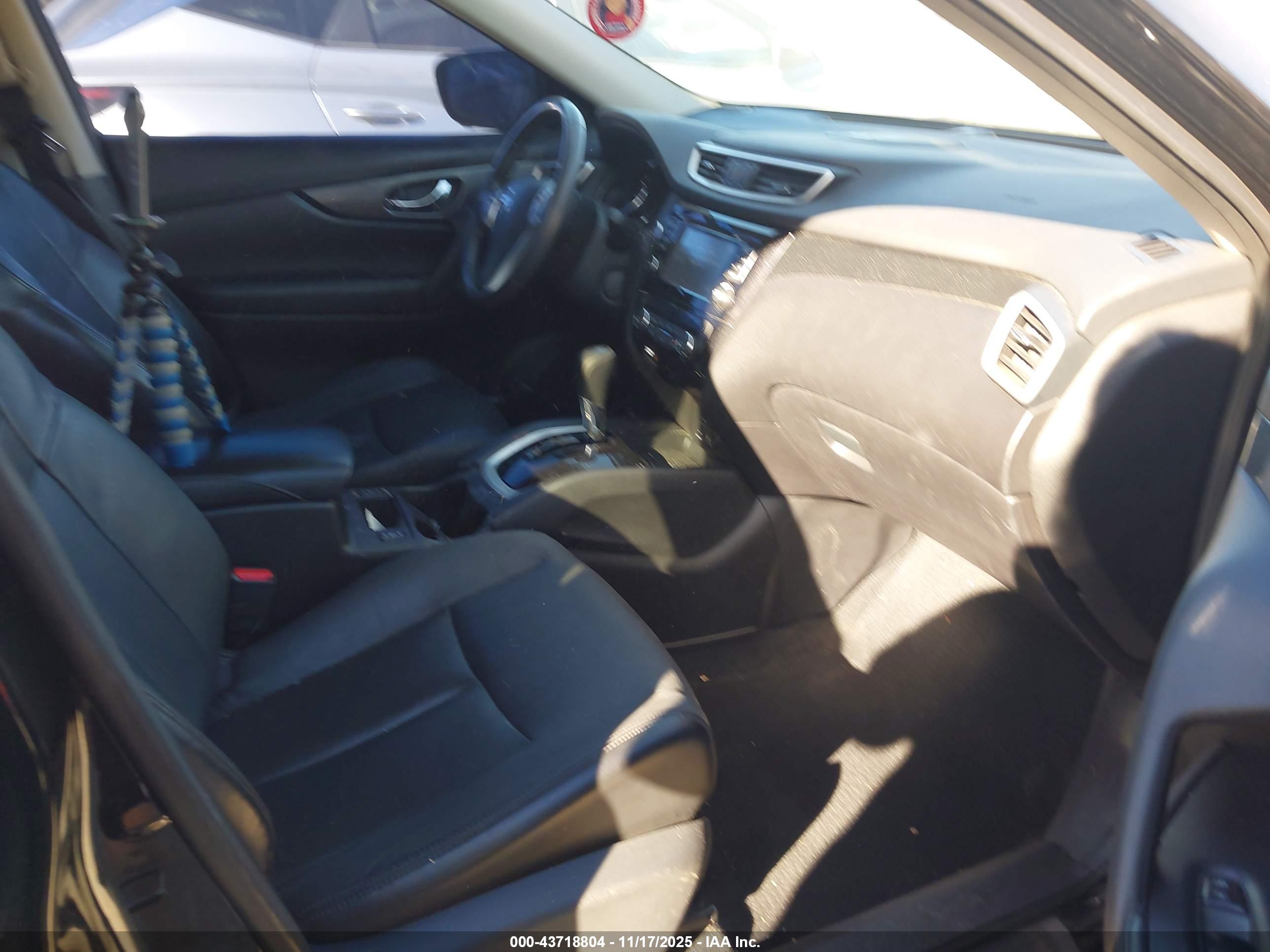 NISSAN ROGUE image 5