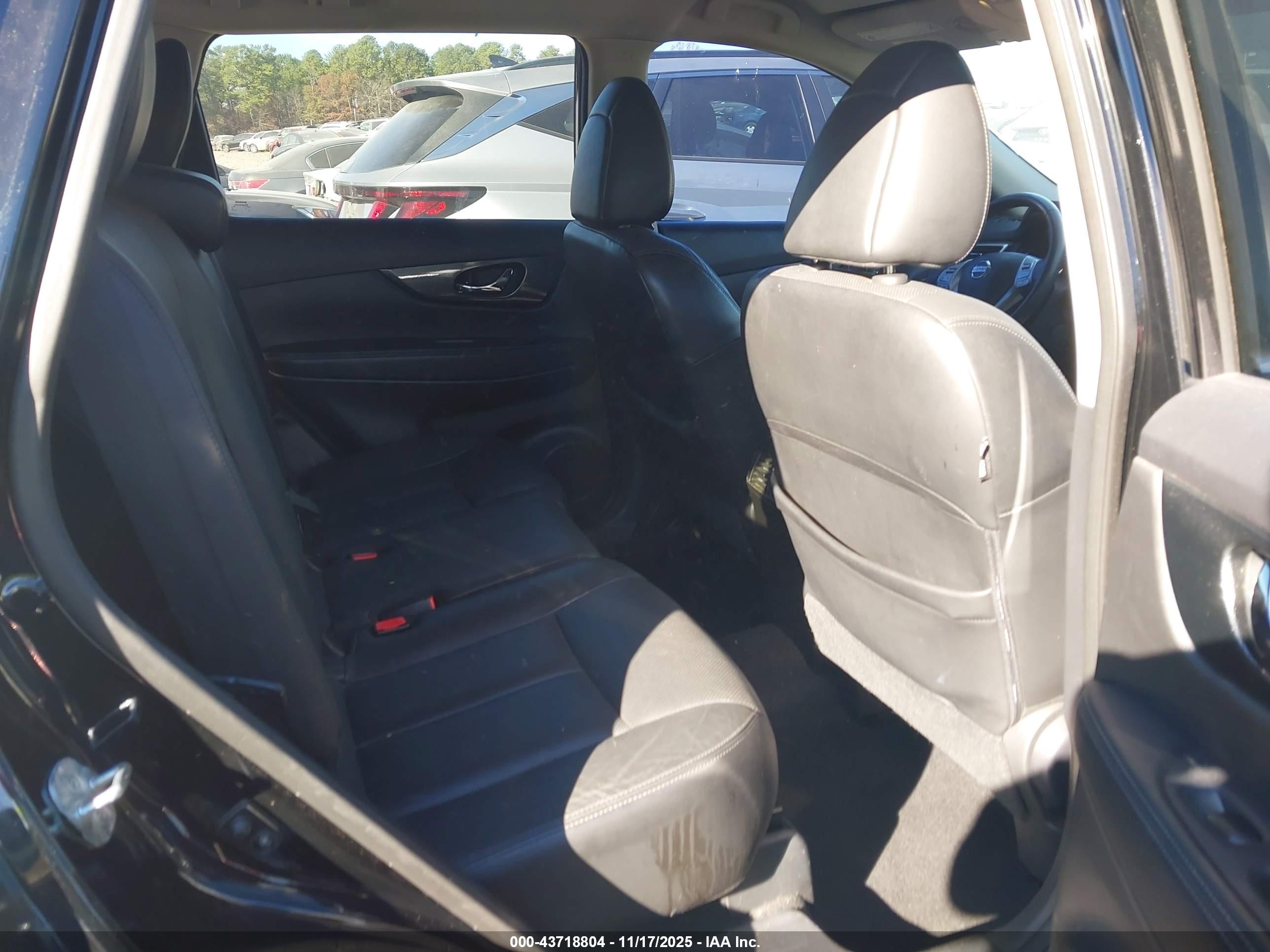 NISSAN ROGUE image 8