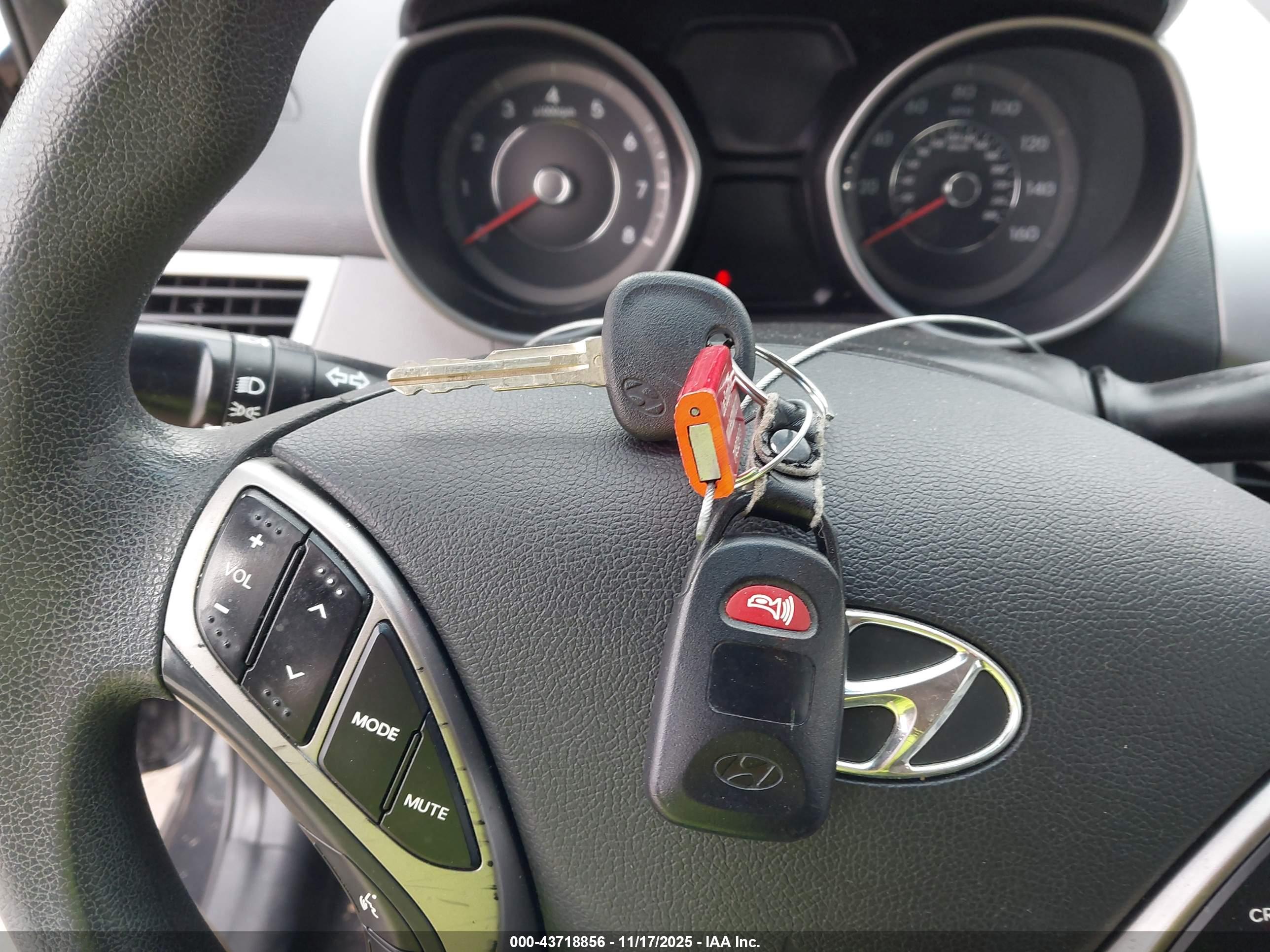 HYUNDAI ELANTRA image 11