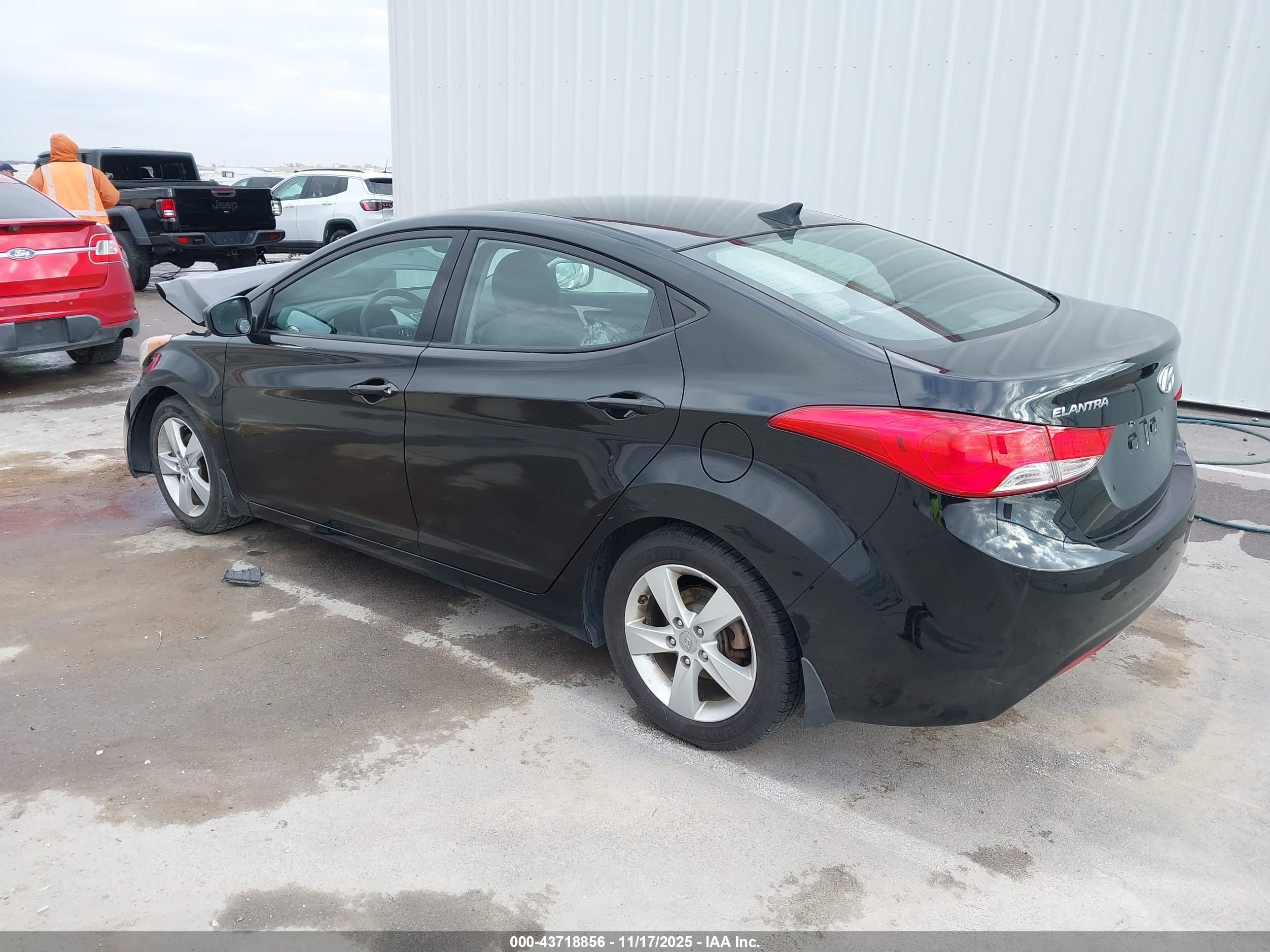 HYUNDAI ELANTRA image 3