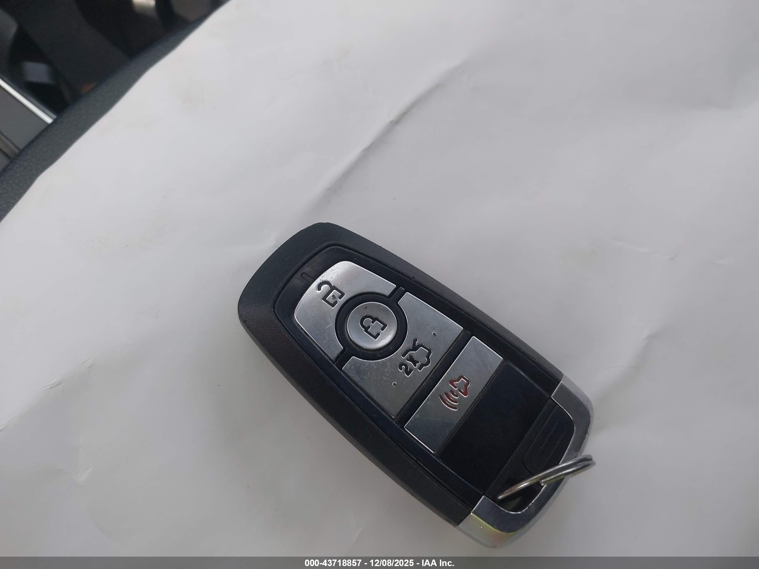 FORD FUSION image 11