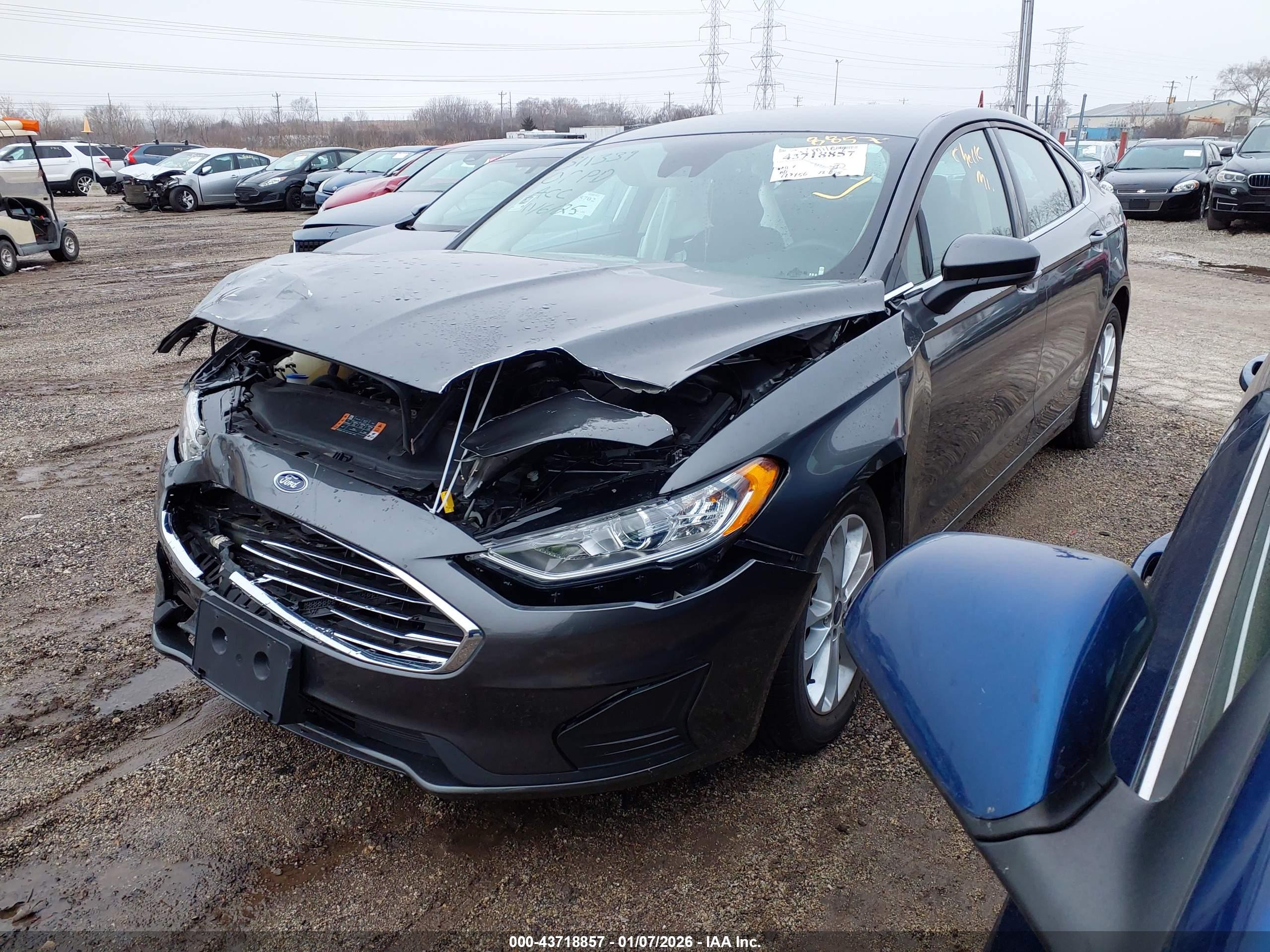 FORD FUSION image 2