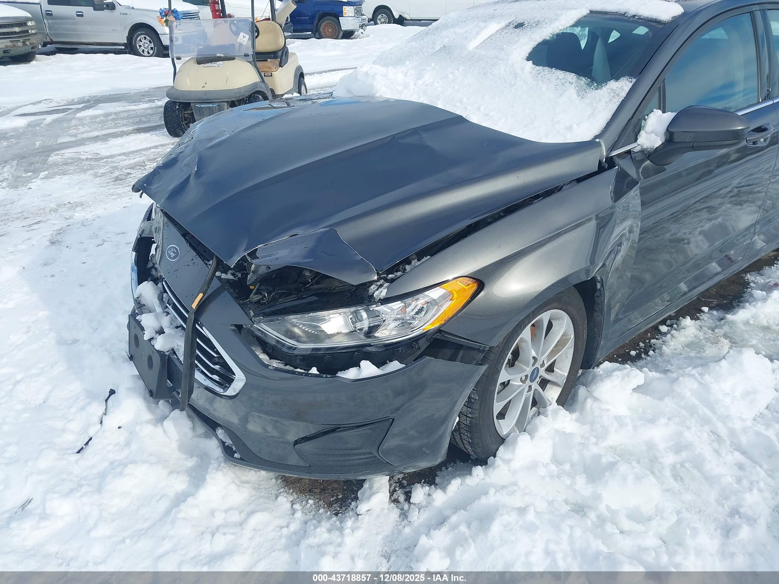 FORD FUSION image 6