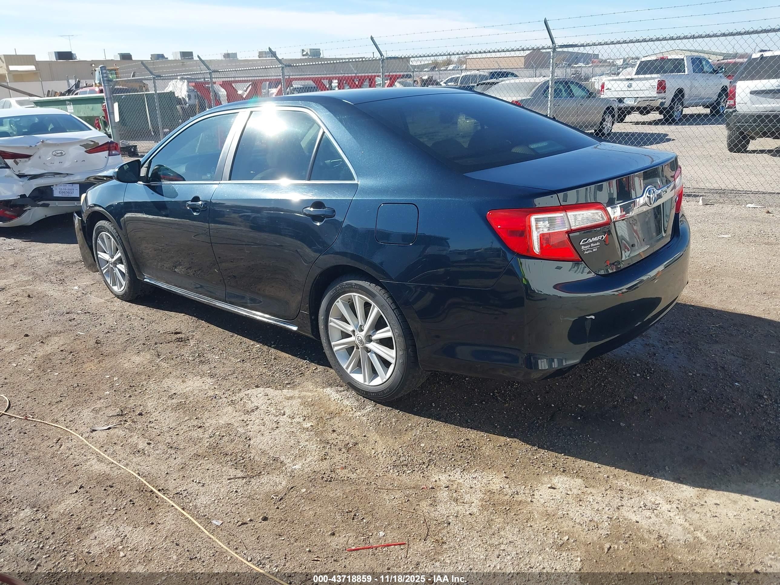 TOYOTA CAMRY image 3