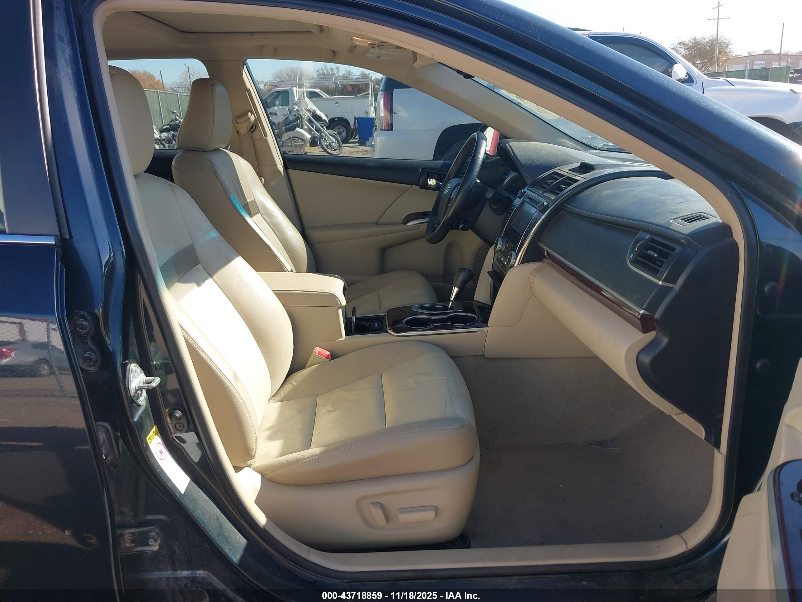 TOYOTA CAMRY image 5