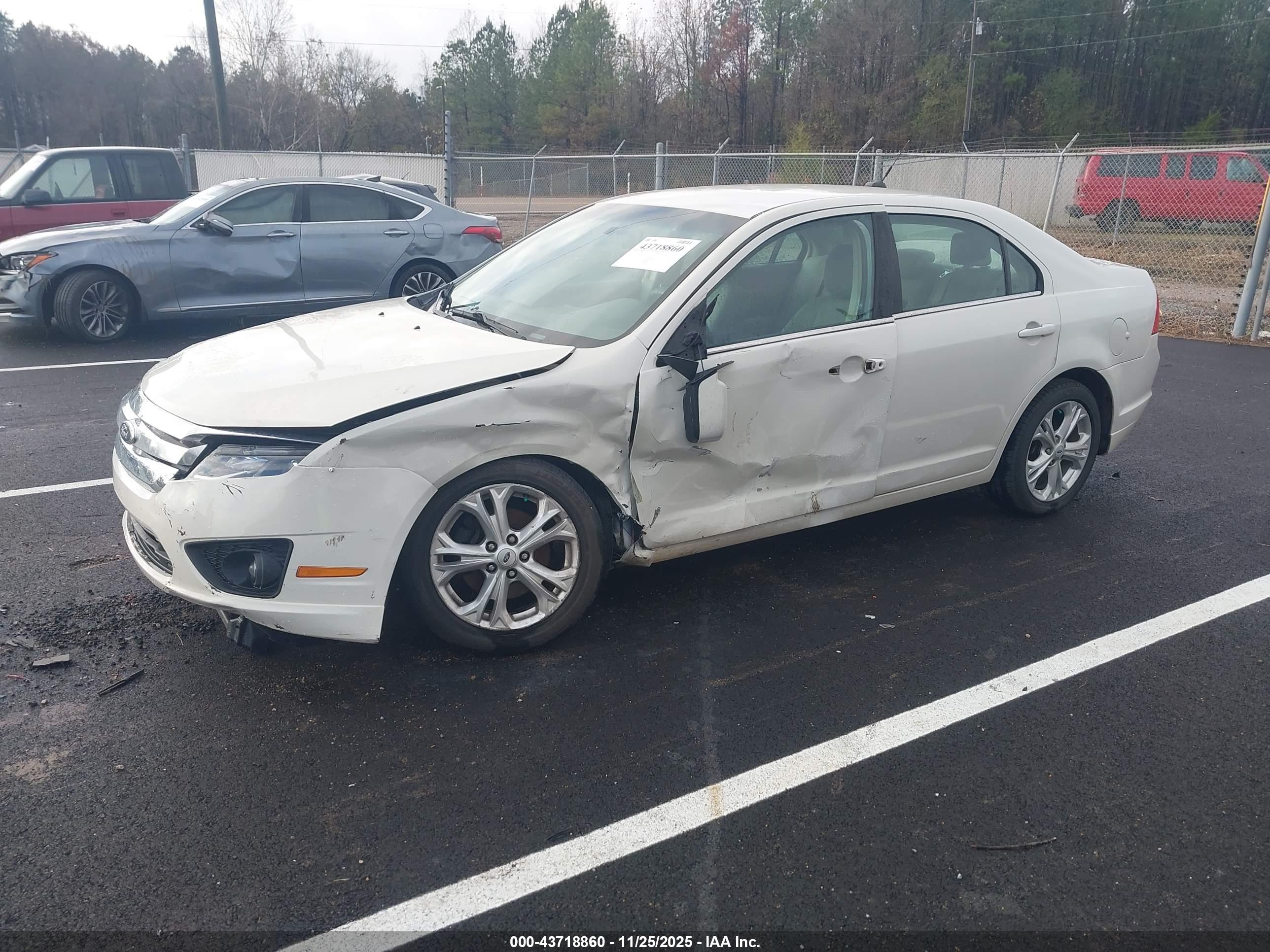 FORD FUSION image 2
