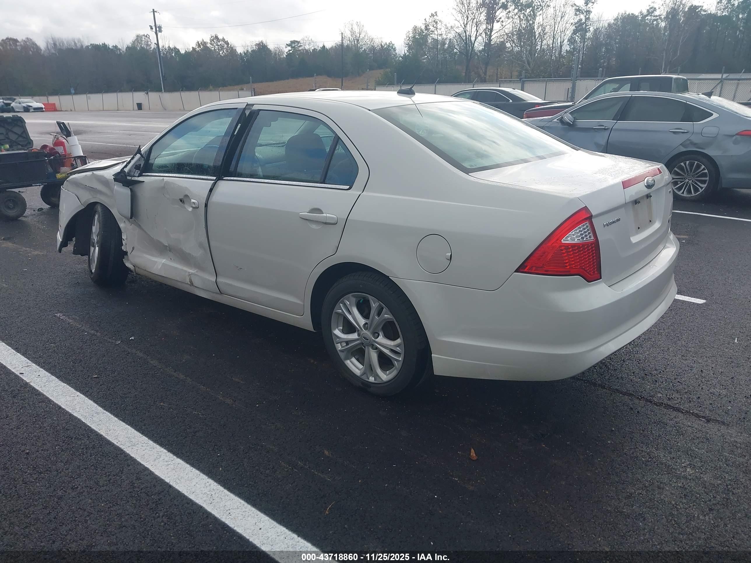 FORD FUSION image 3