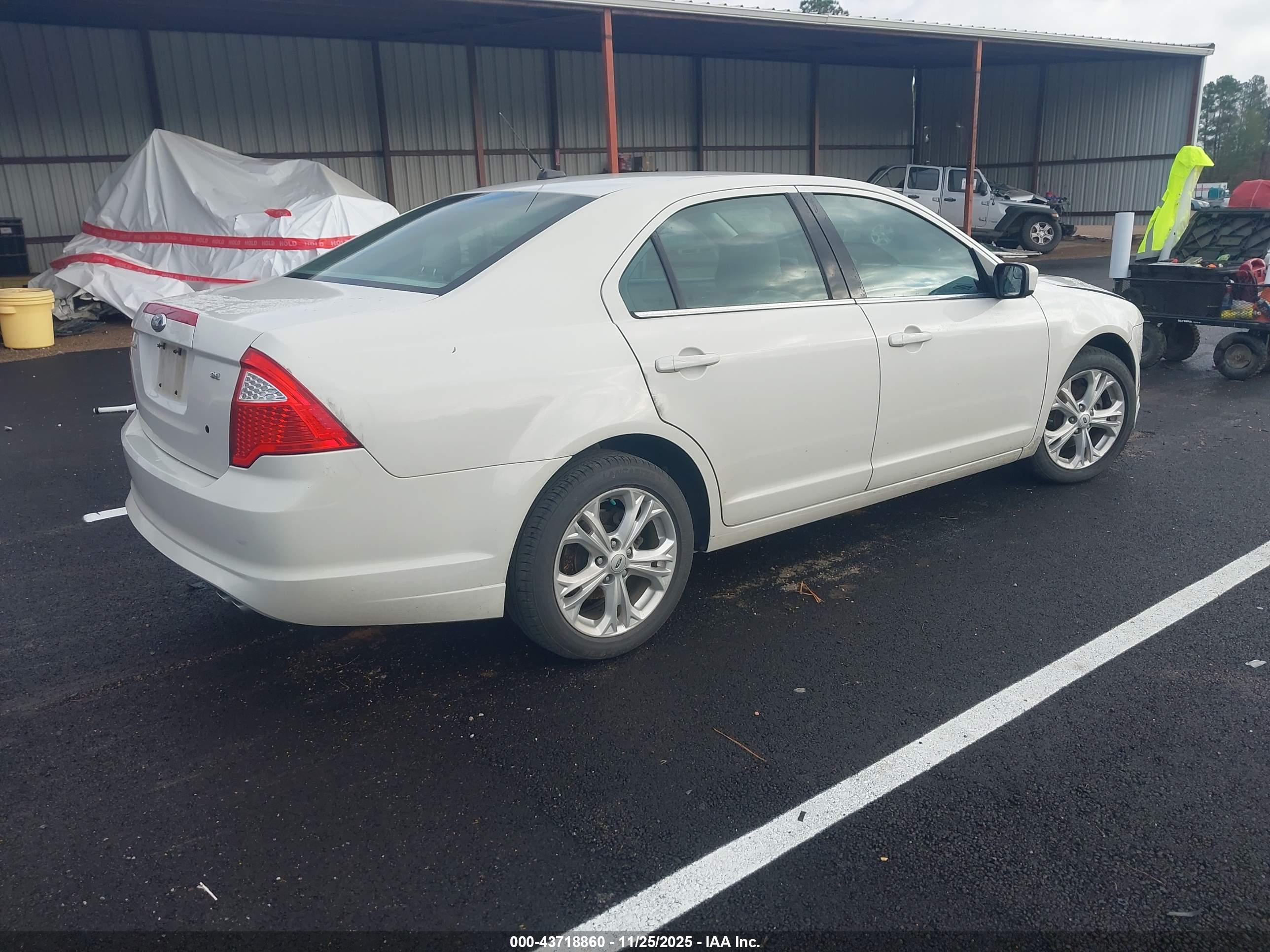 FORD FUSION image 4