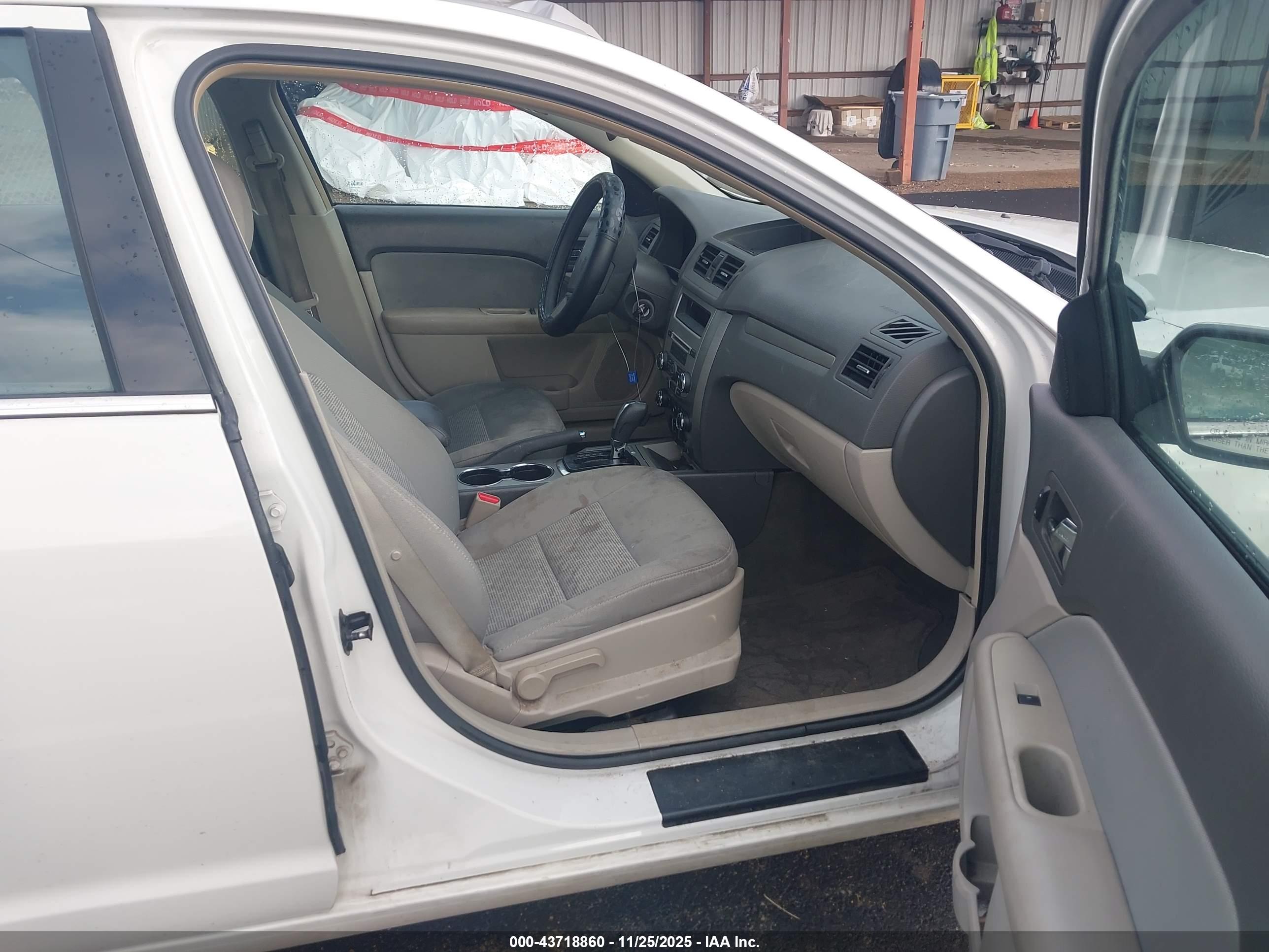 FORD FUSION image 5