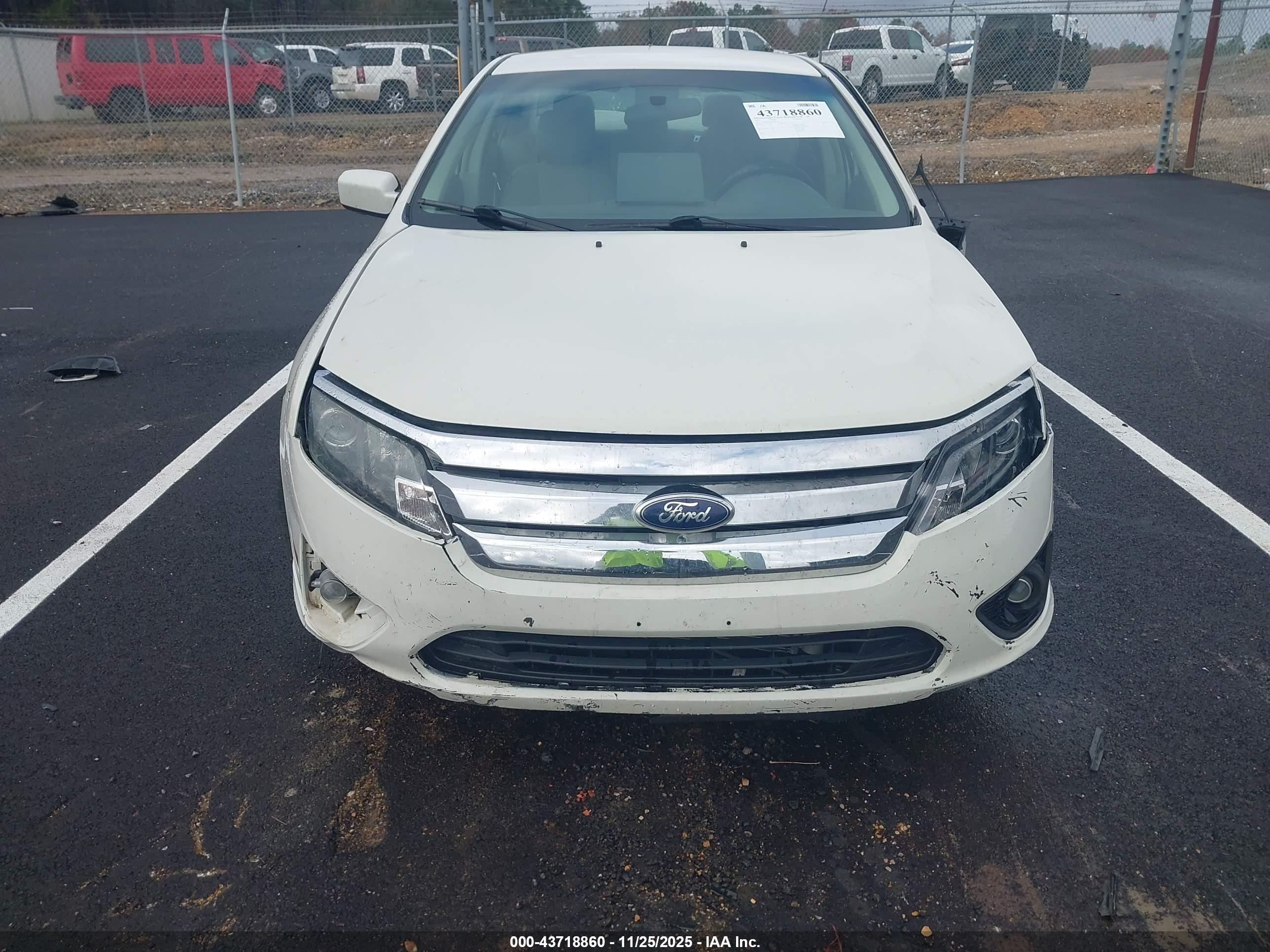 FORD FUSION image 6