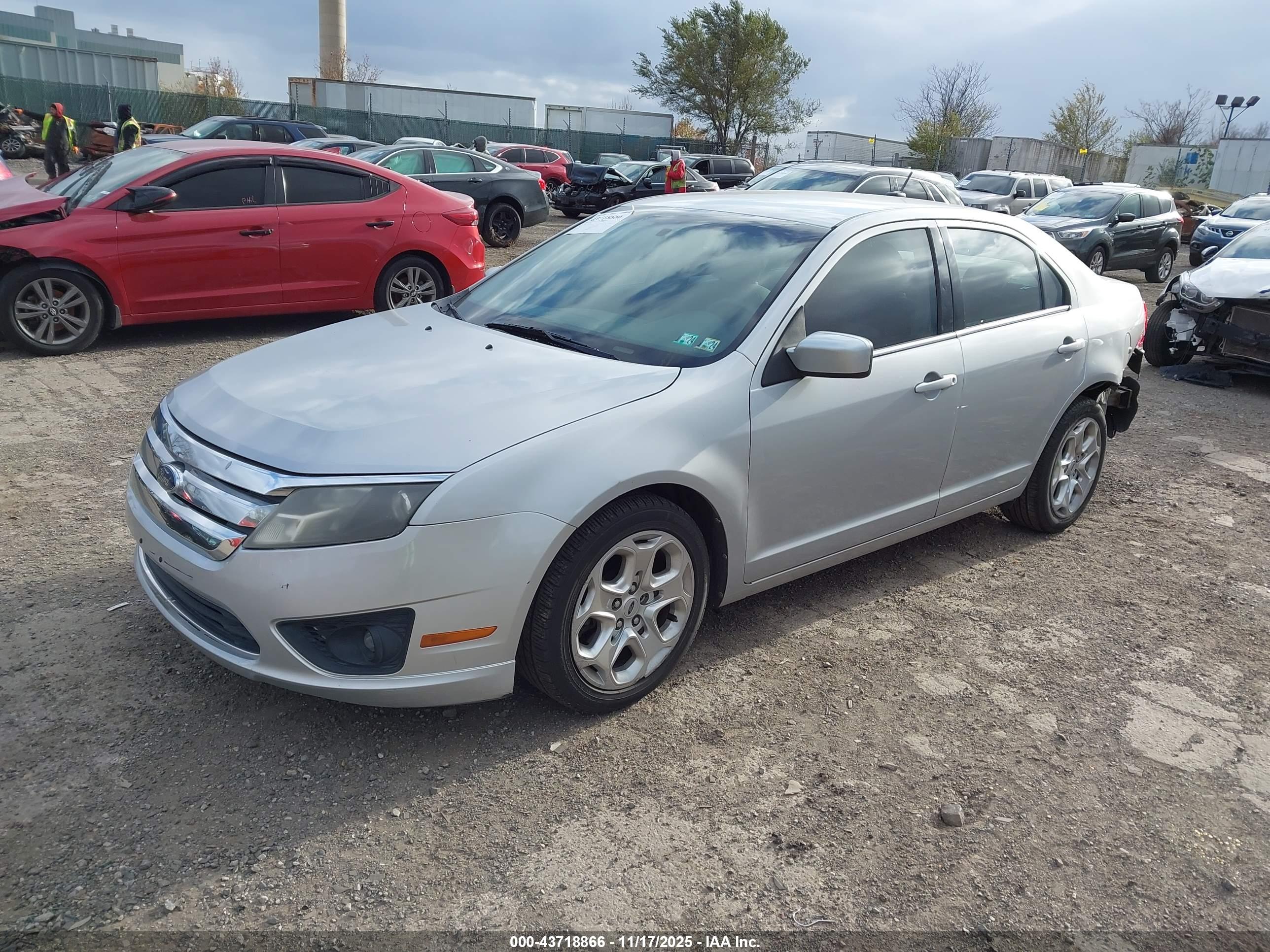 FORD FUSION image 2