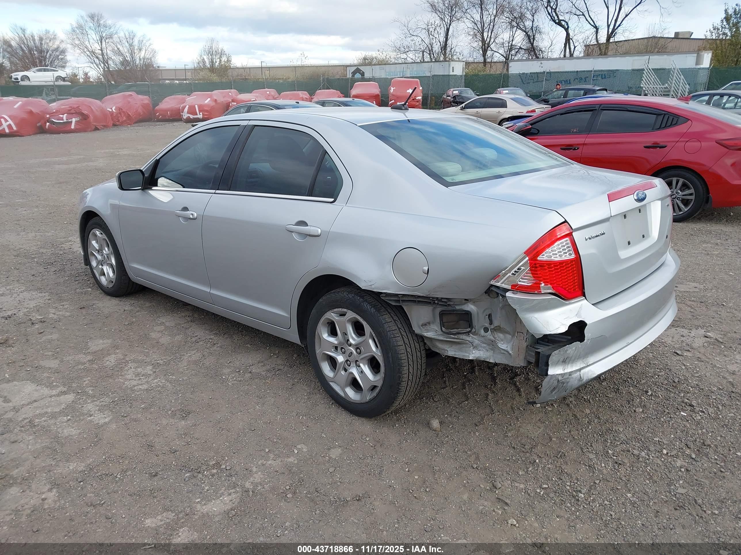 FORD FUSION image 3