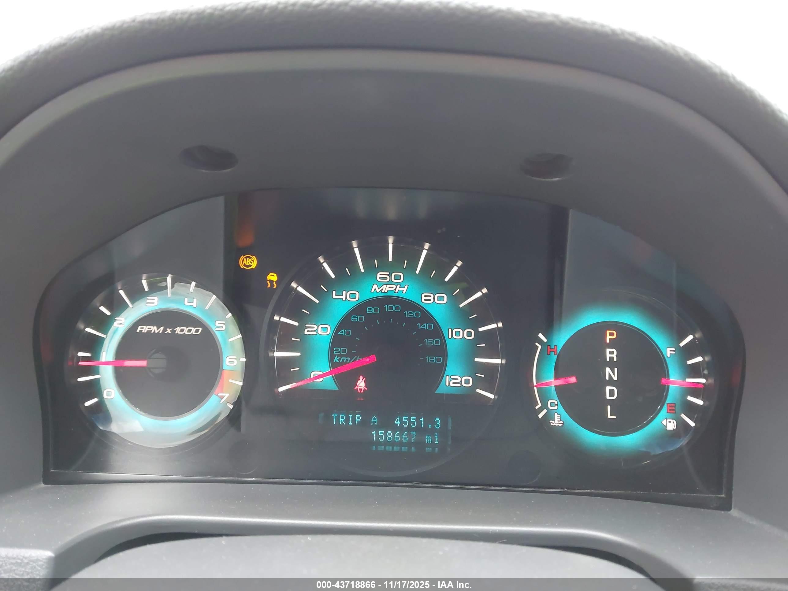 FORD FUSION image 7