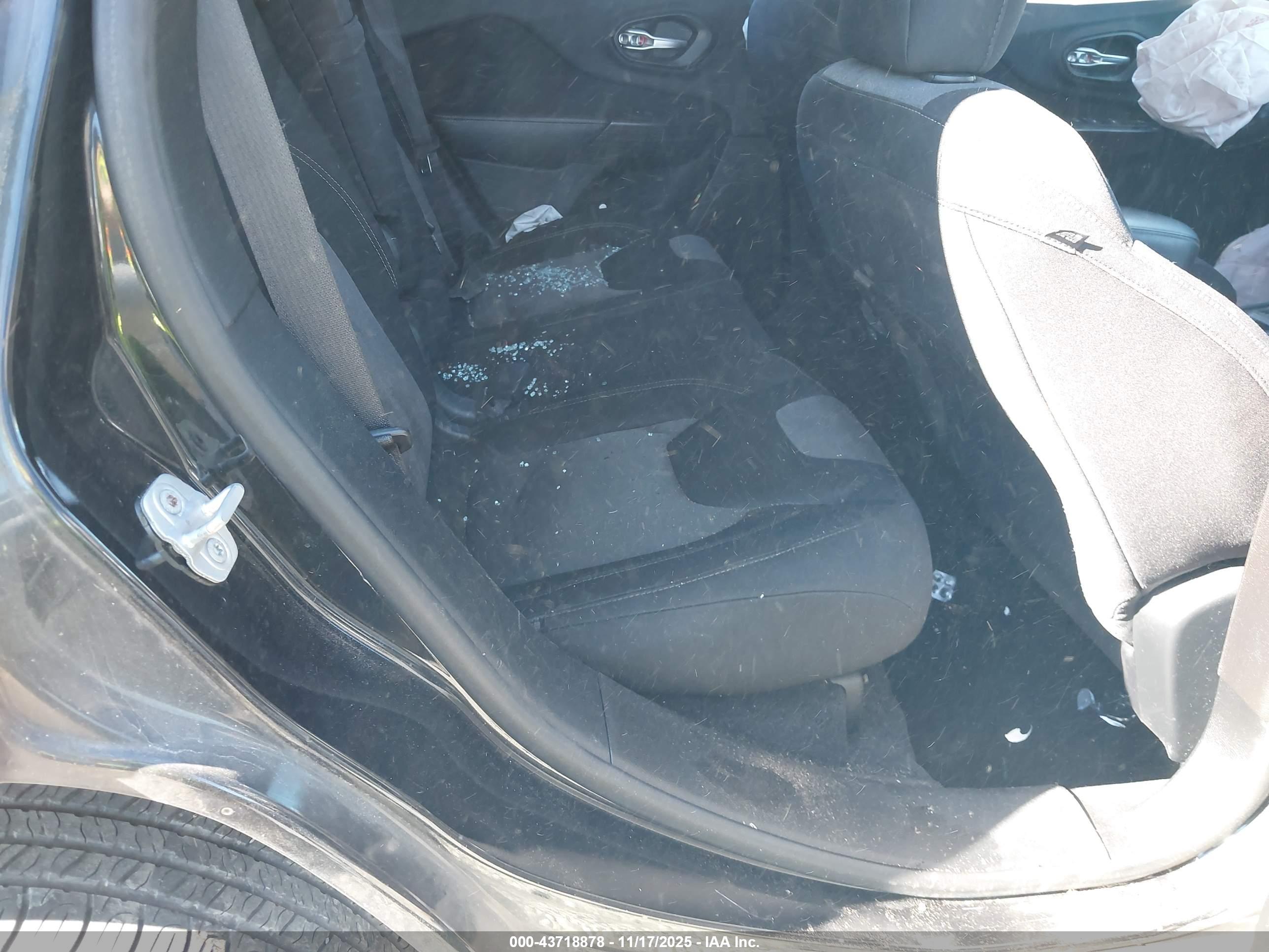 JEEP CHEROKEE image 8