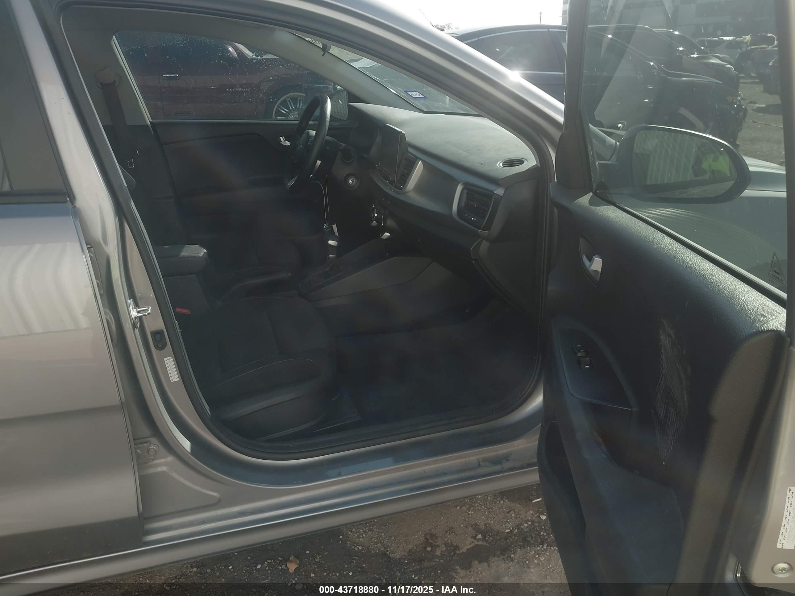 KIA RIO image 5