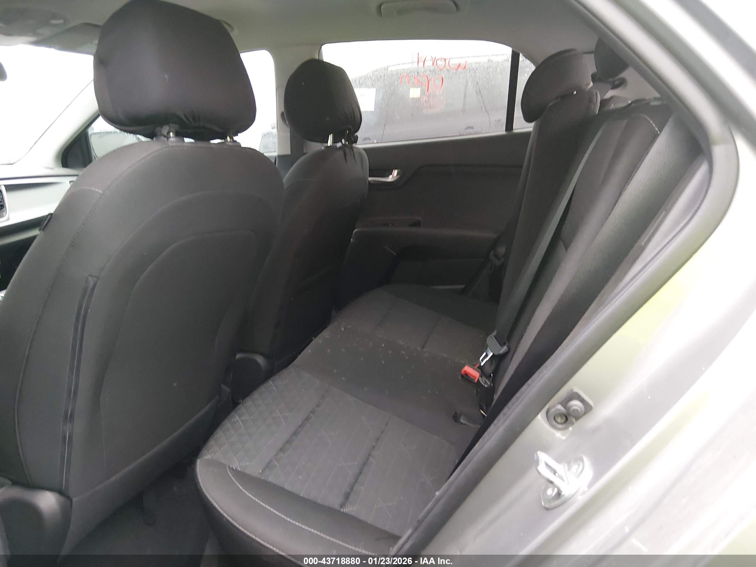 KIA RIO image 8