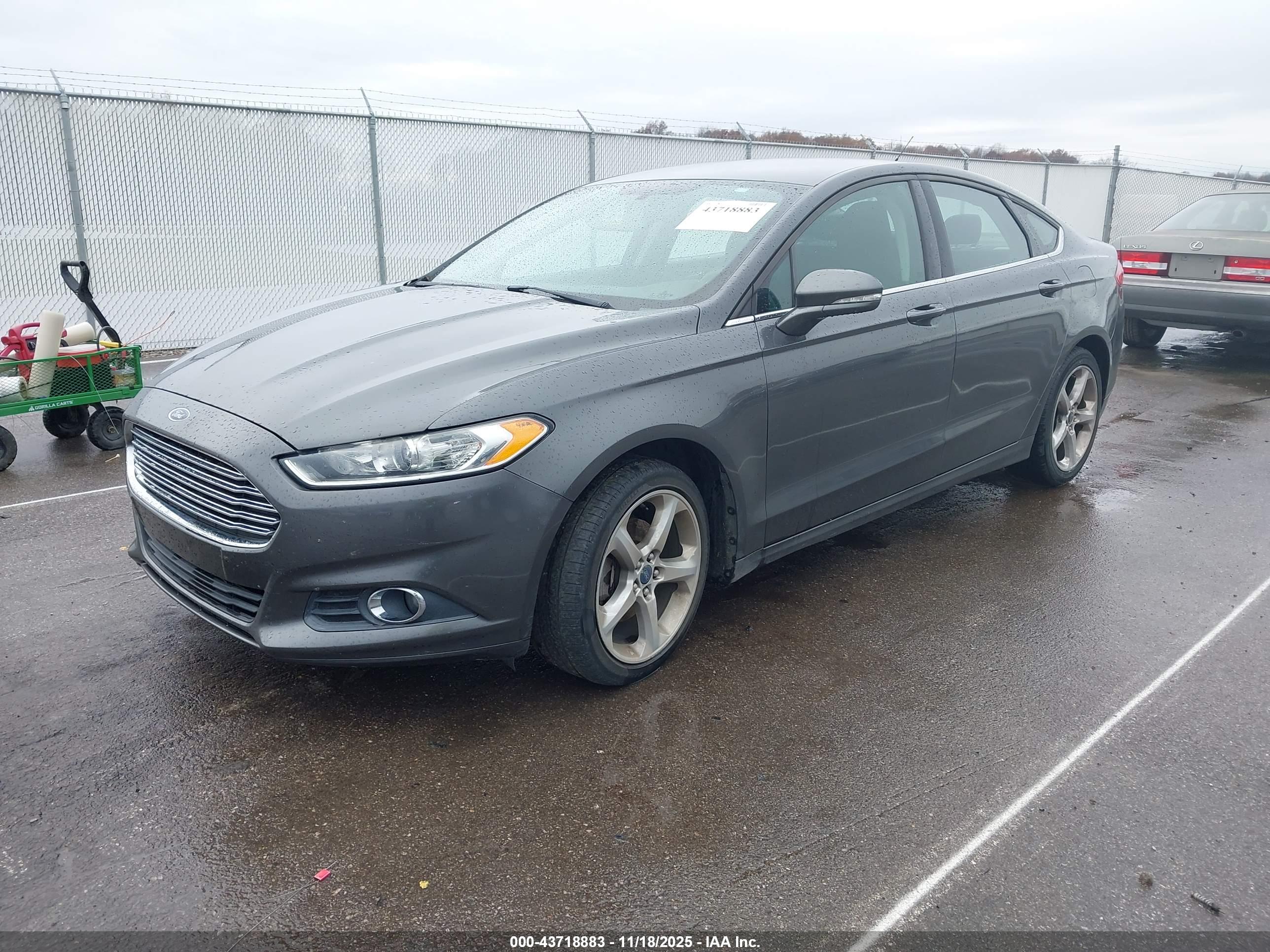 FORD FUSION image 2