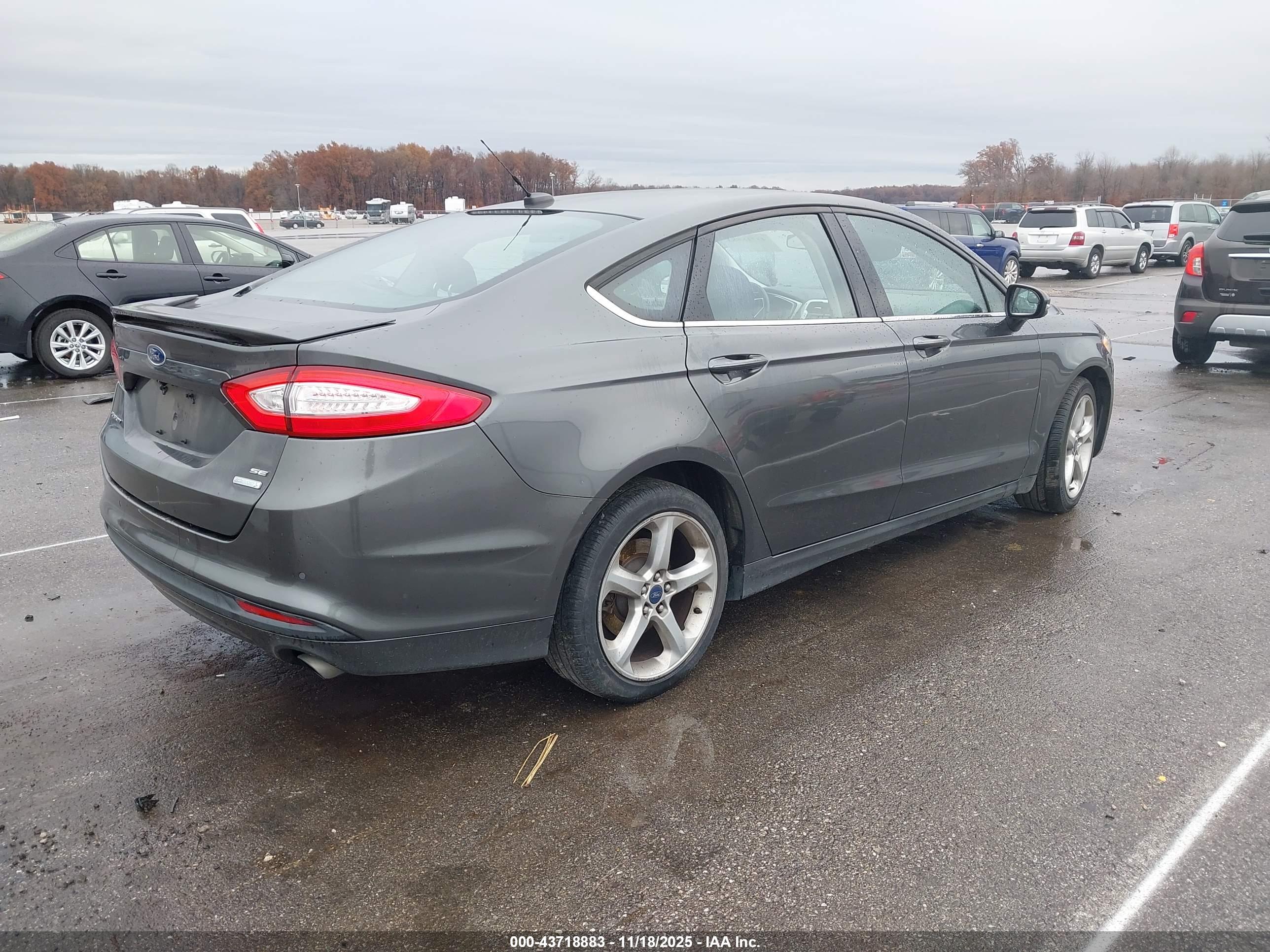 FORD FUSION image 4