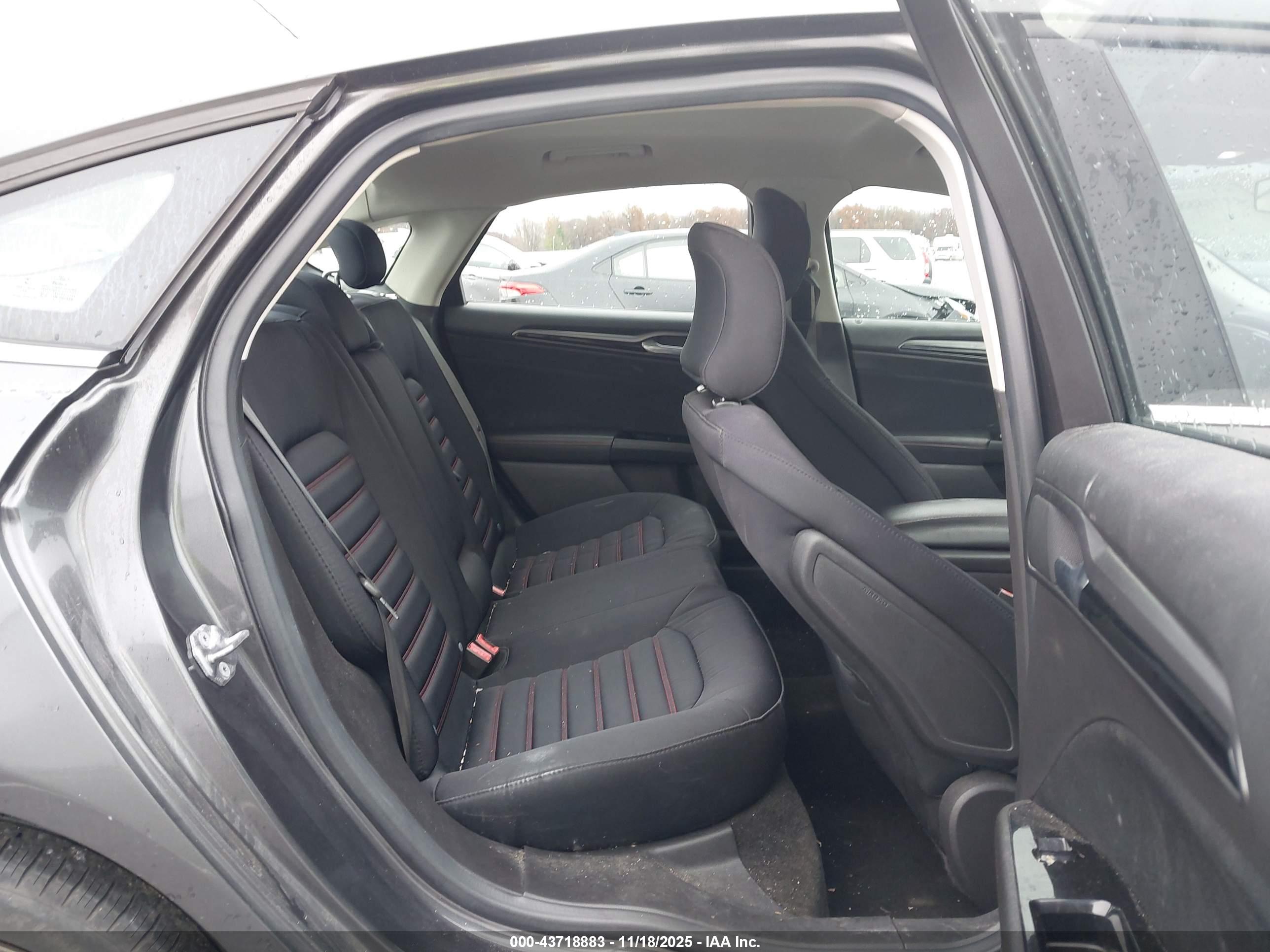 FORD FUSION image 8