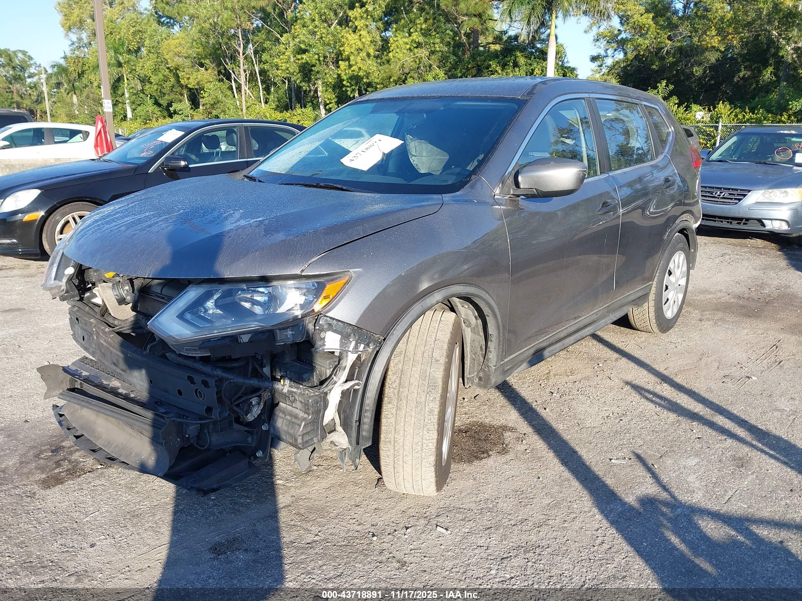 NISSAN ROGUE image 2
