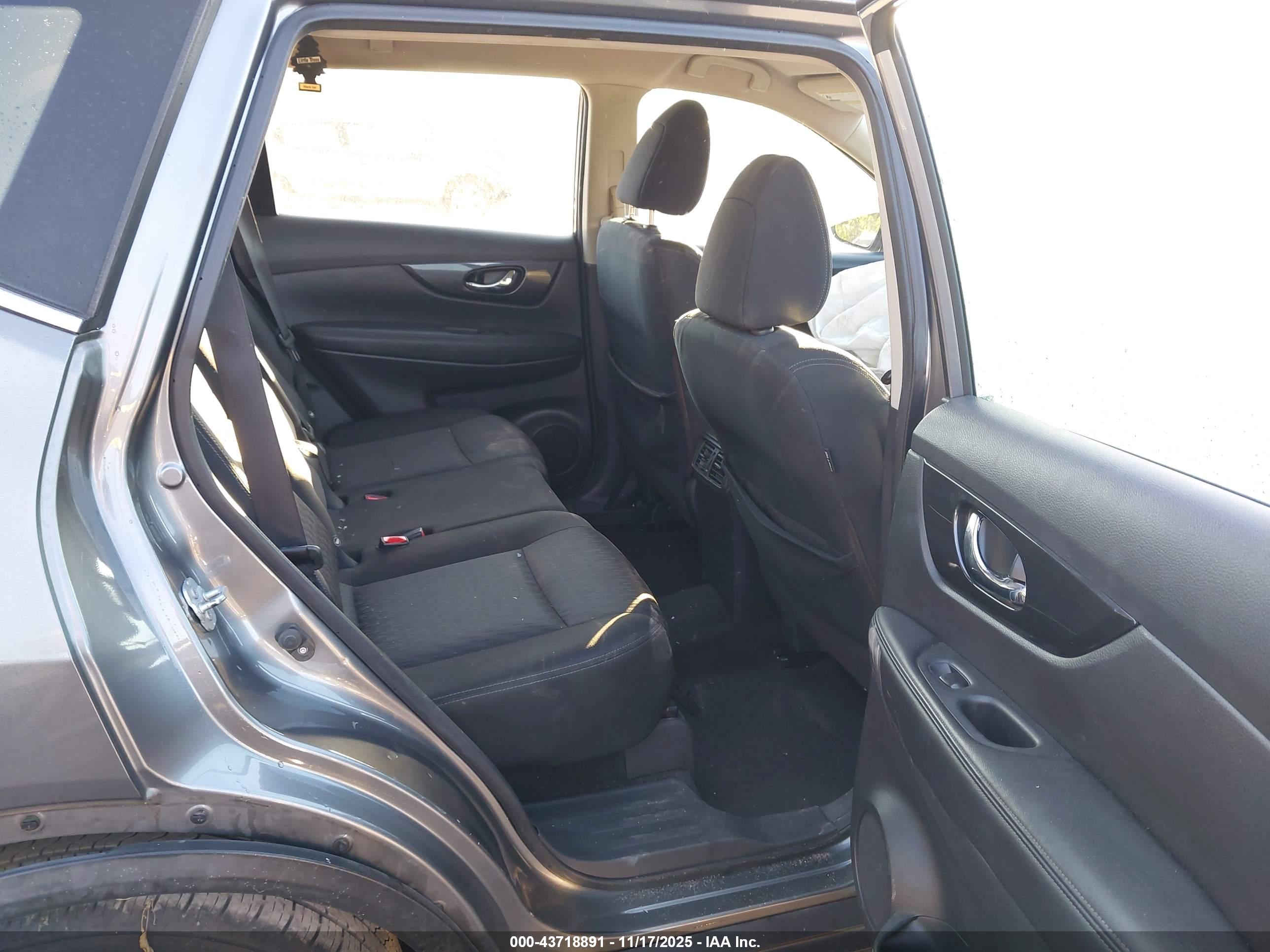 NISSAN ROGUE image 8