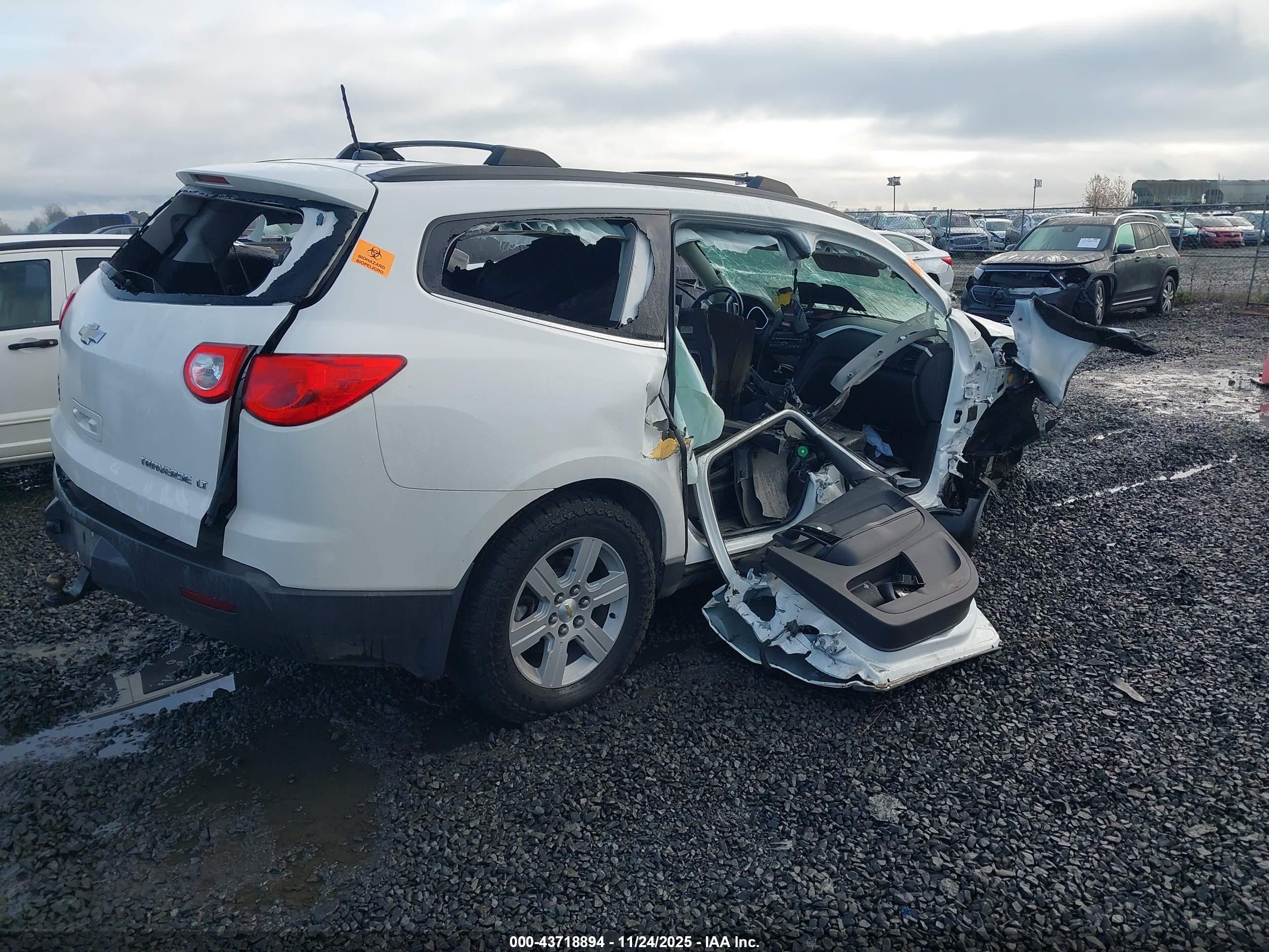 CHEVROLET TRAVERSE image 4
