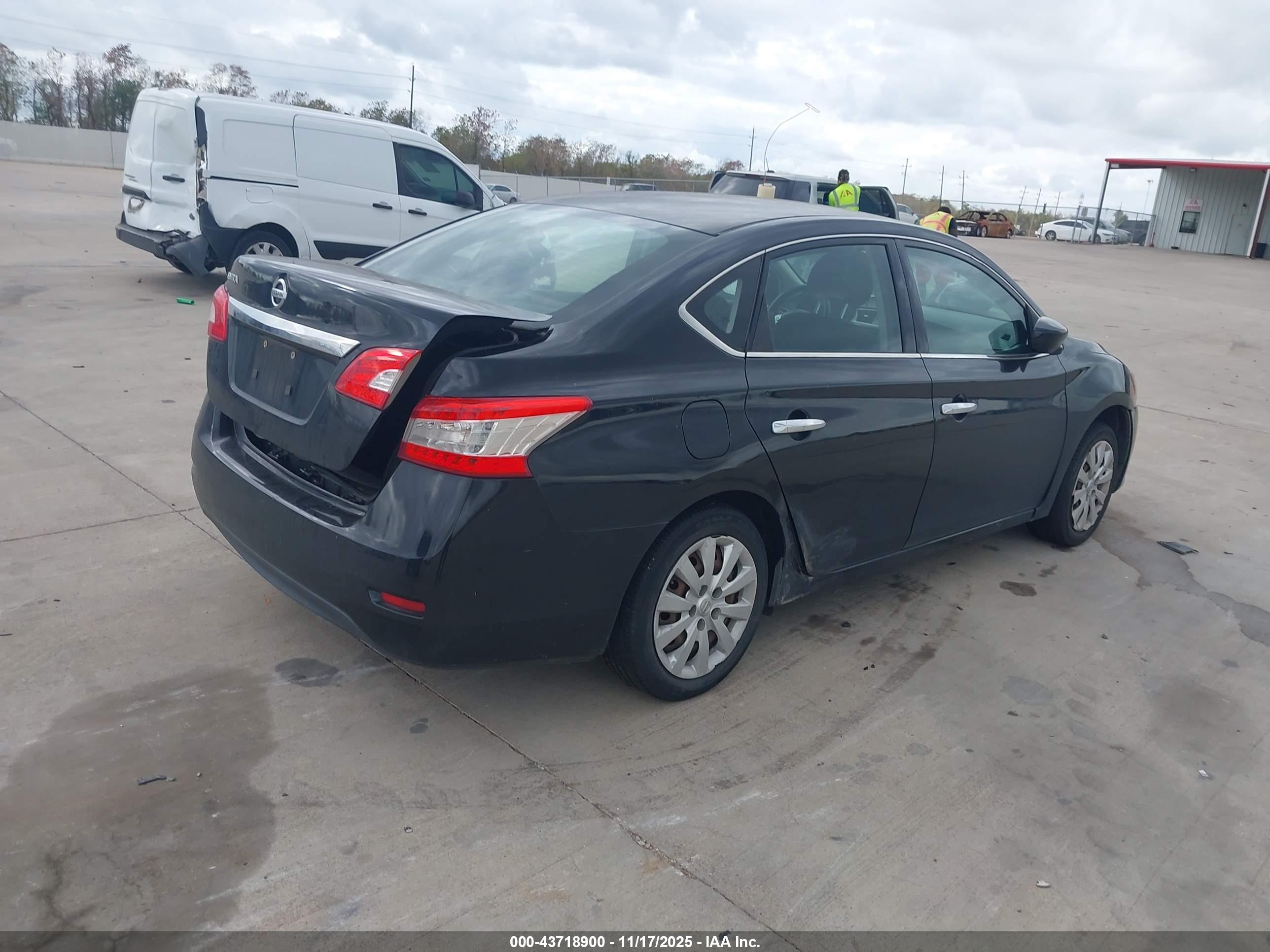 NISSAN SENTRA image 4