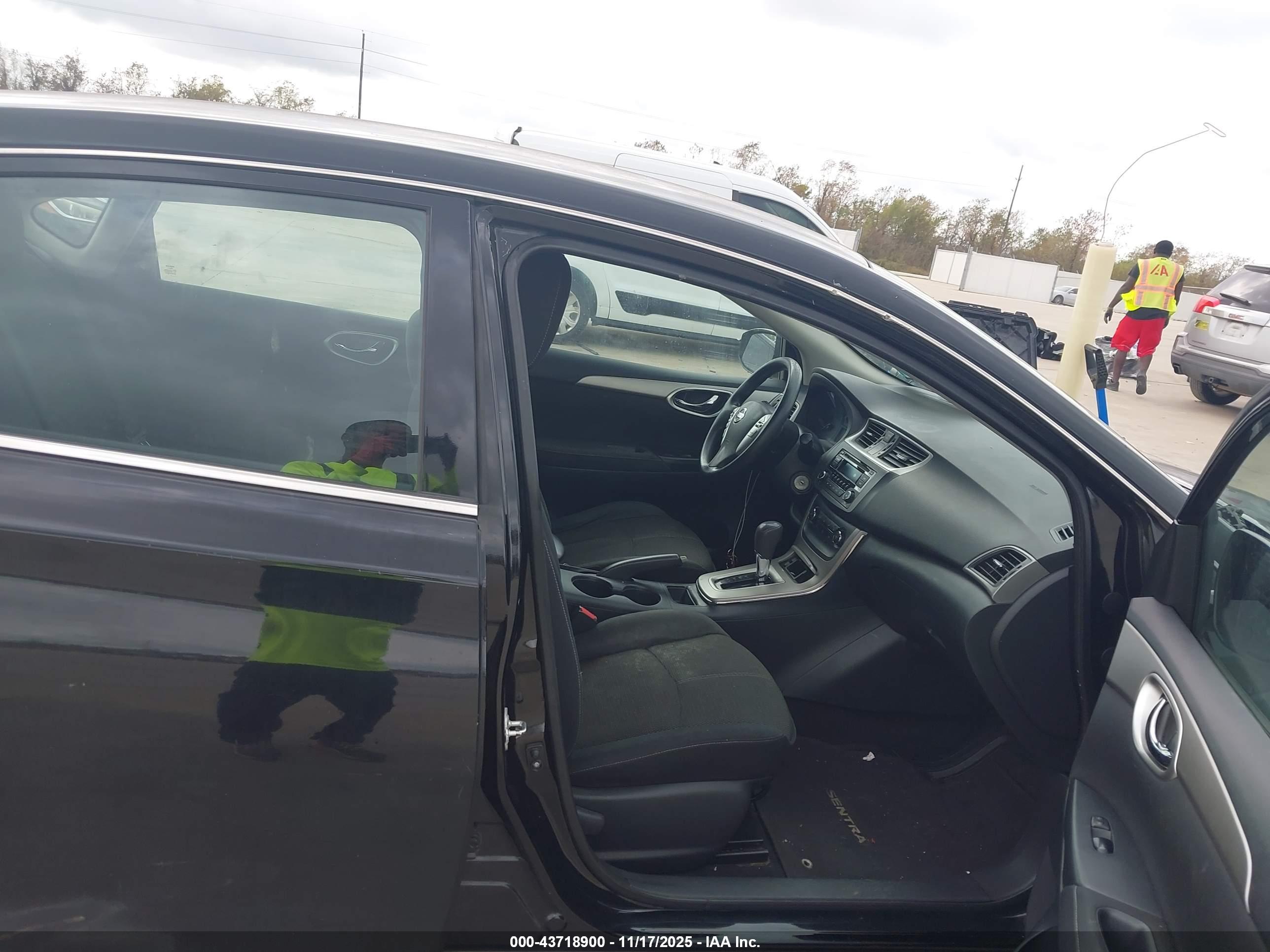 NISSAN SENTRA image 5