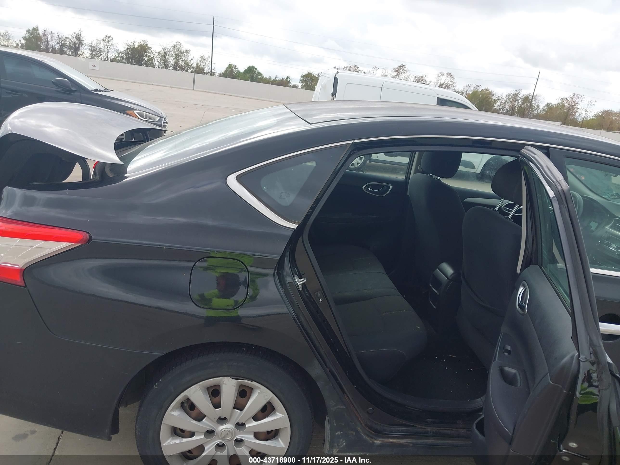 NISSAN SENTRA image 8