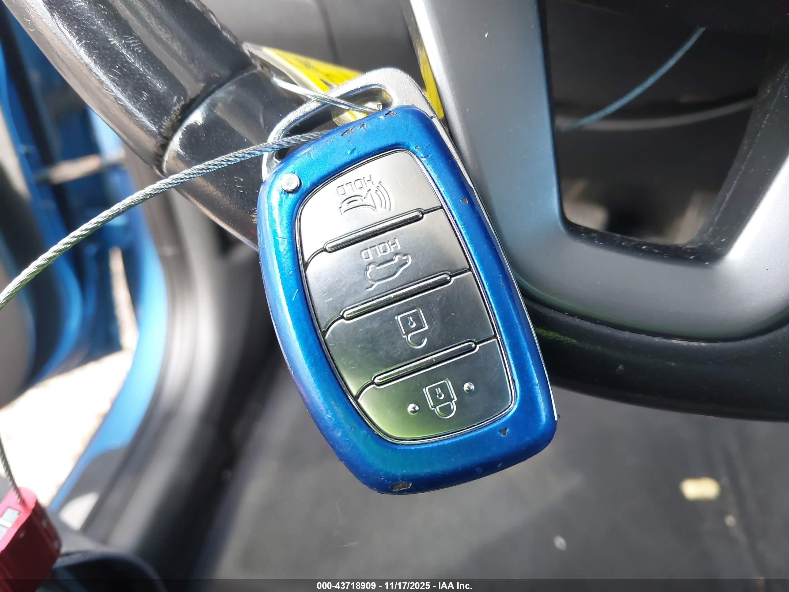HYUNDAI TUCSON image 11