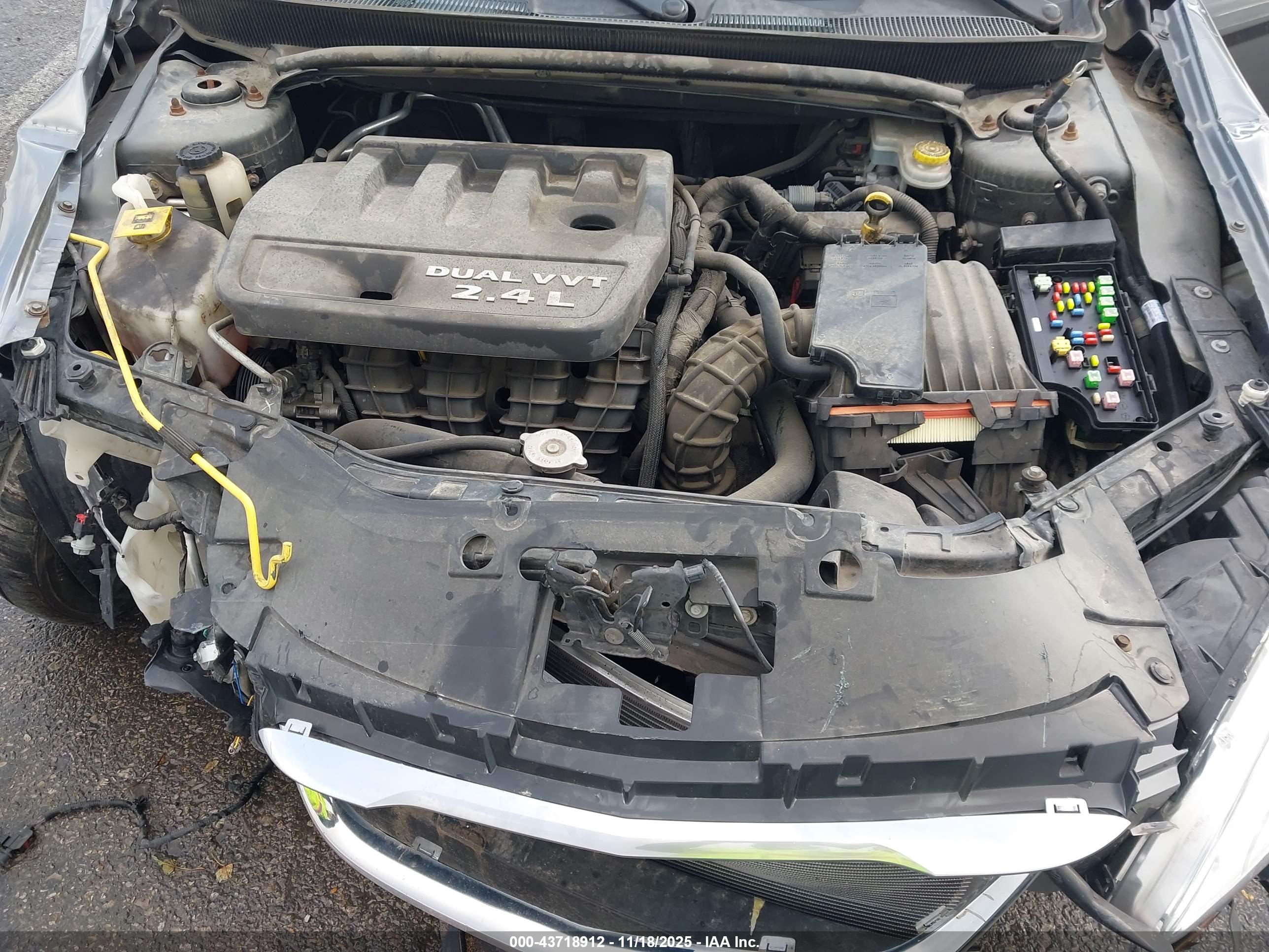 CHRYSLER 200 image 10