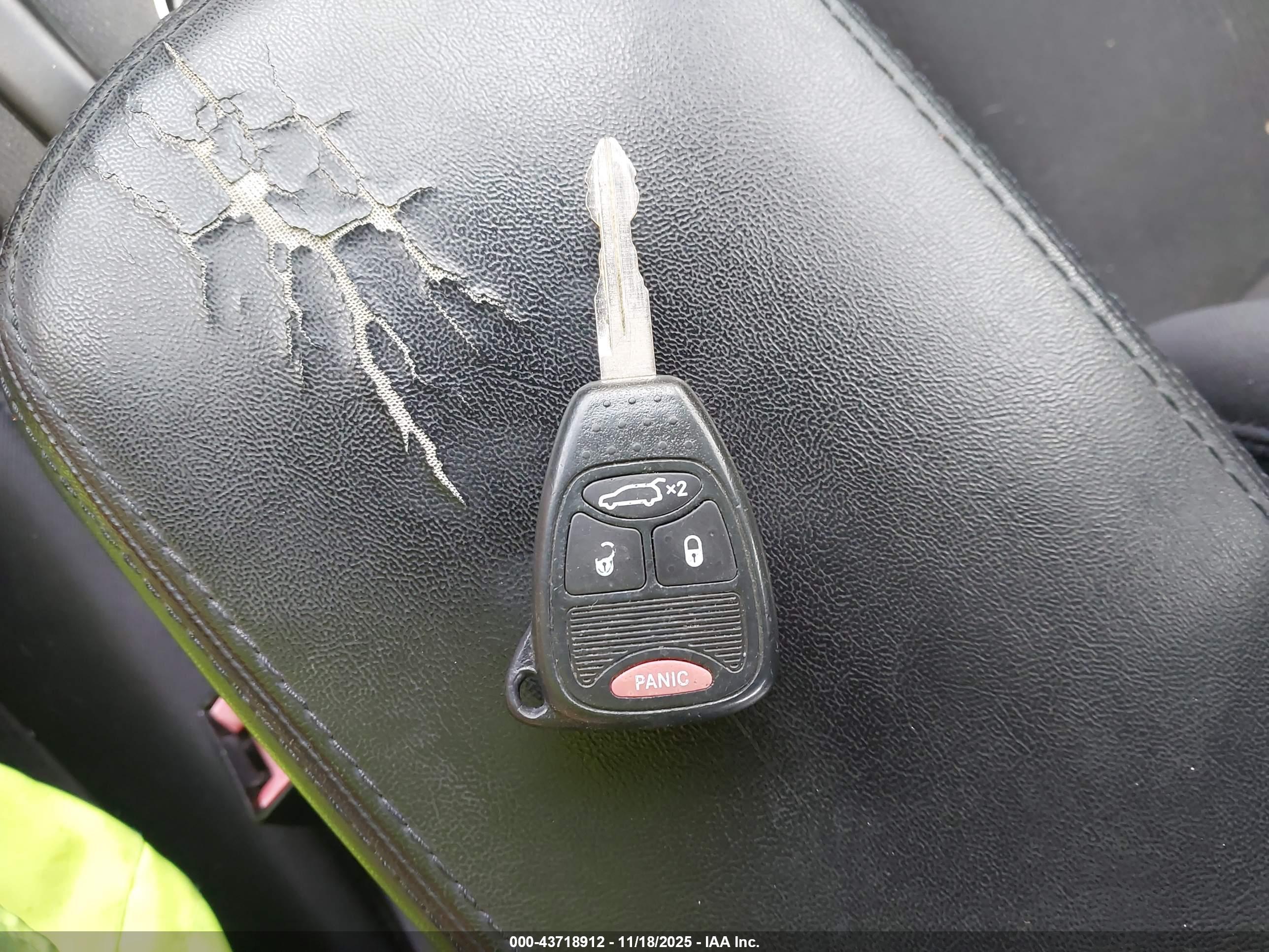 CHRYSLER 200 image 11